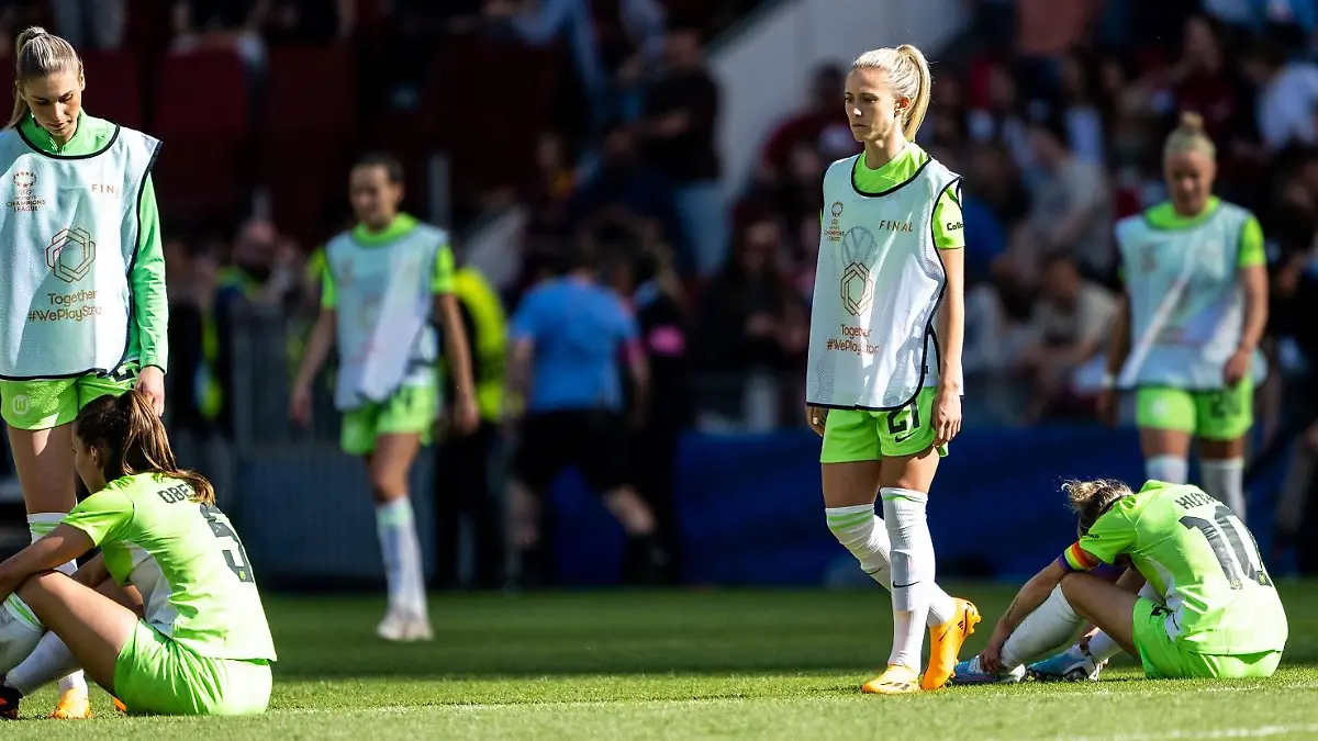 230603 Rebecka Blomqvist of Wolfsburg looks dejected after losing the UEFA Women s Champions League final match between Barcelona and Wolfsburg on June 3, 2023 in Eindhoven. Photo: Ludvig Thunman / BILDBYRAN / kod LT / LT0533 fotboll football soccer fotball champions league final barcelona wolfsburg dam bbeng depp *** 230603 Rebecka Blomqvist of Wolfsburg looks dejected after losing the UEFA Womens Champions League final match between Barcelona and Wolfsburg on June 3, 2023 in Eindhoven Photo Ludvig Thunman BILDBYRAN code LT LT0533 fotboll football soccer fotball champions league final barcelona wolfsburg dam bbeng depp PUBLICATIONxNOTxINxSWExNORxAUT Copyright: LUDVIGxTHUNMAN BB230603LT120