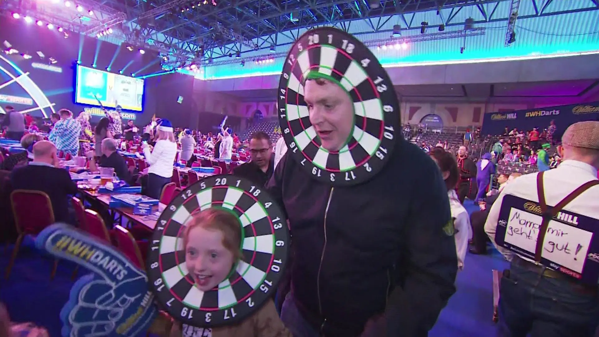 Tausende Darts-Verrückte feiern ab 15. Dezember im Londoner Alexandra Palace - Spitzname "Ally Pally" die Darts-WM.