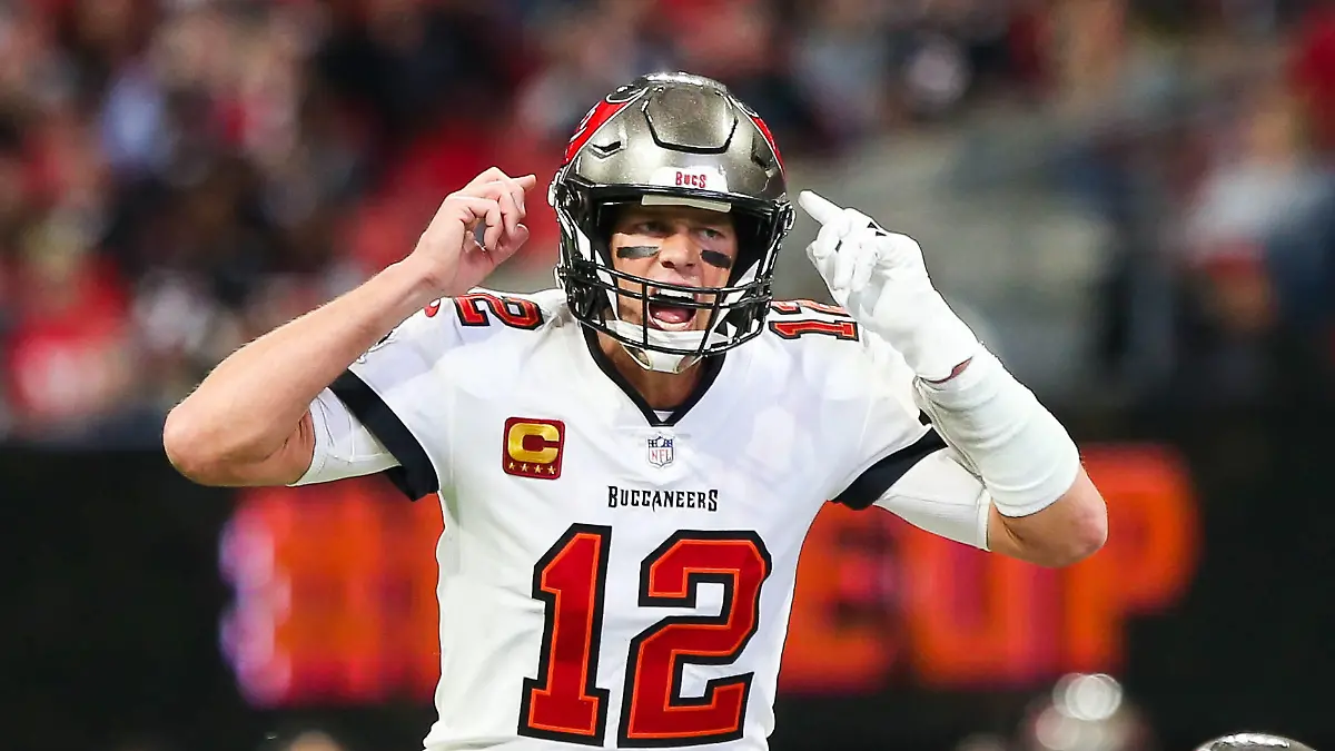 Sport Themen der Woche KW01 Sport Bilder des Tages January 8, 2023, Atlanta, Georgia, USA: Tampa Bay Buccaneers quarterback TOM BRADY 12 calls a play during the game against the Atlanta Falcons at Mercedes-Benz Stadium in Atlanta. Atlanta USA - ZUMAw109 20230108_zap_w109_038 Copyright: xDebbyxWongx