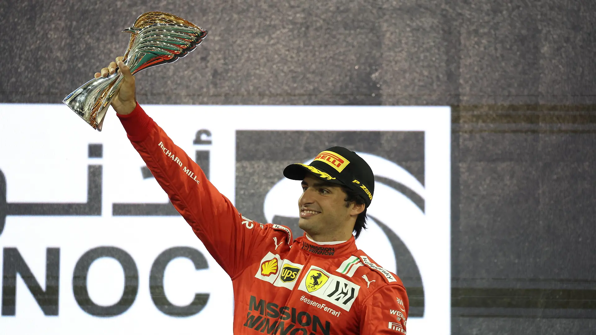 Formula 1 2021: Abu Dhabi GP YAS MARINA CIRCUIT, UNITED ARAB EMIRATES - DECEMBER 12: Carlos Sainz, Ferrari, 3rd position, lifts his trophy during the Abu Dhabi GP at Yas Marina Circuit on Sunday December 12, 2021 in Abu Dhabi, United Arab Emirates. Photo by Glenn Dunbar / LAT Images Images PUBLICATIONxINxGERxSUIxAUTxHUNxONLY GP2122_145454125A9229