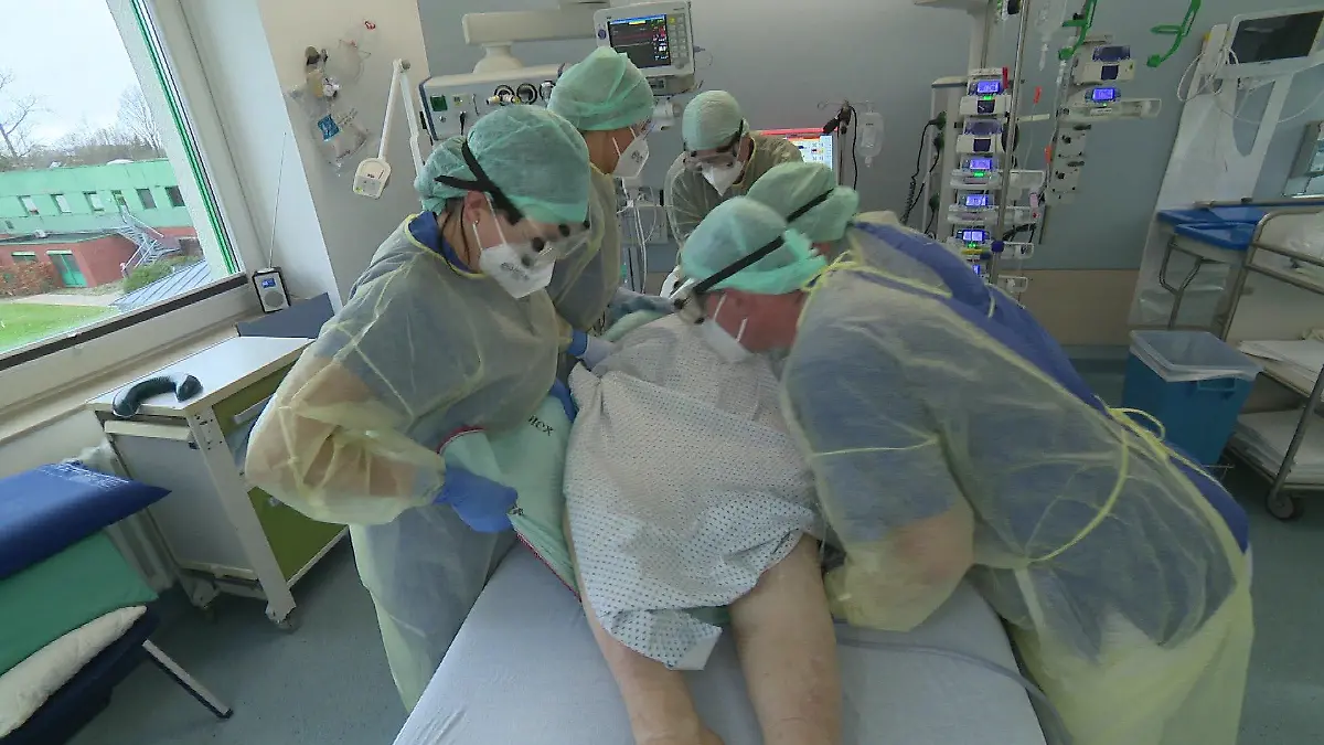 Für die Arbeit auf der Intensivstation müssen alle mit anpacken.