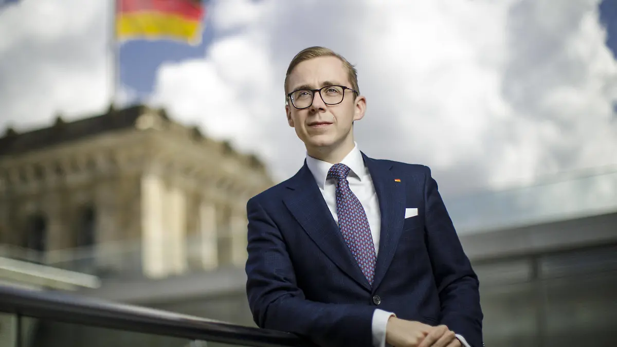  Philipp Amthor, Mitglied des Deutschen Bundestages, CDU, posiert fuer ein Foto. Berlin, 28.05.2020. Berlin Deutschland *** Philipp Amthor, Member of the German Bundestag, CDU, poses for a photo Berlin, 28 05 2020 Berlin Germany Copyright: xJaninexSchmitz/photothek.netx