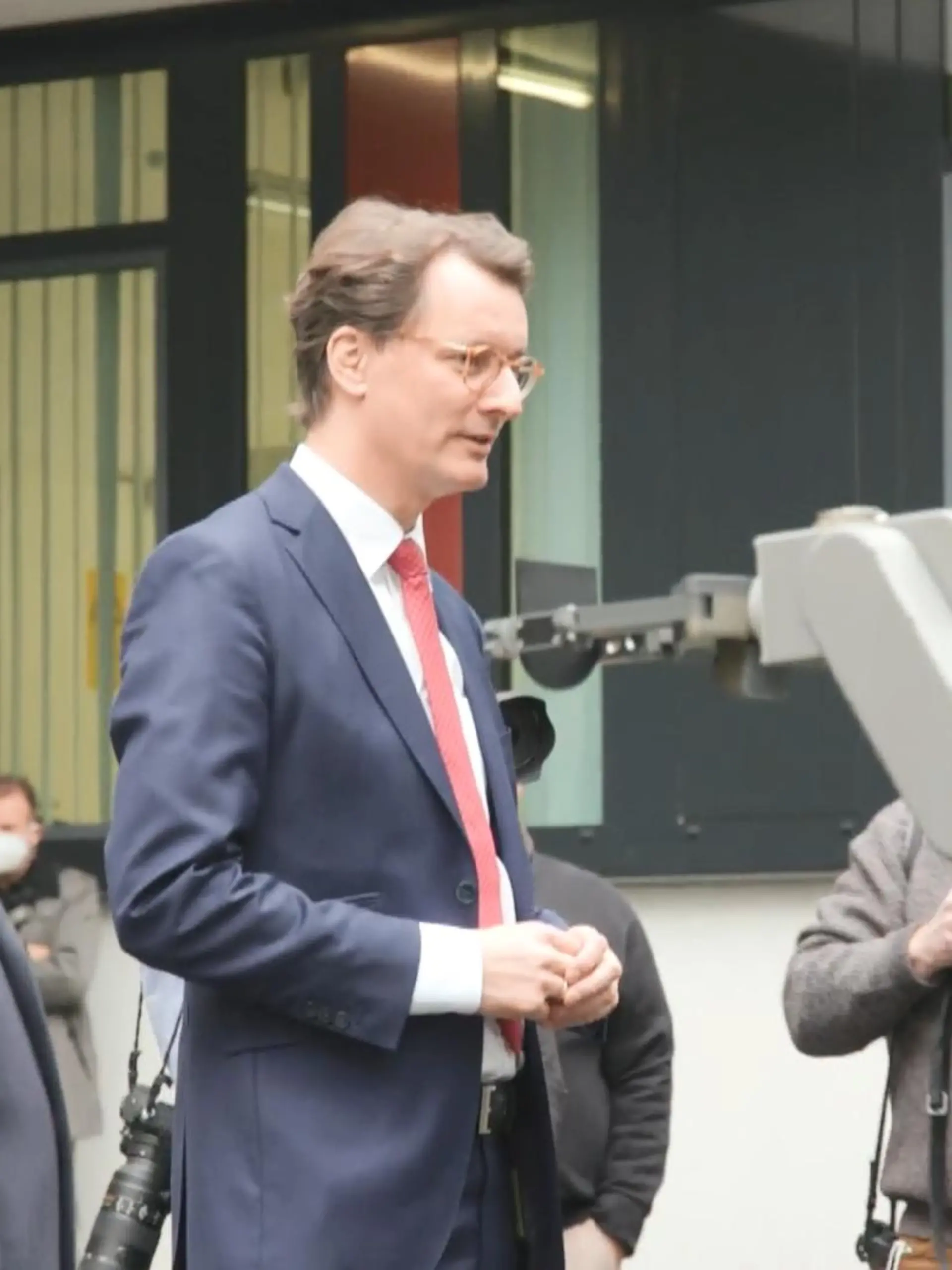 Bild zu: "Wüst und Reul beim LKA in Düsseldorf"