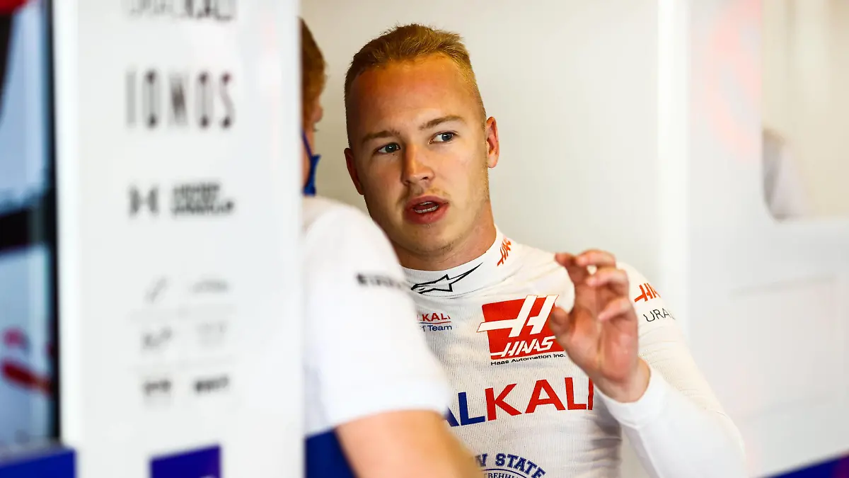  Formula 1 2021: Abu Dhabi GP YAS MARINA CIRCUIT, UNITED ARAB EMIRATES - DECEMBER 10: Nikita Mazepin, Haas F1 during the Abu Dhabi GP at Yas Marina Circuit on Friday December 10, 2021 in Abu Dhabi, United Arab Emirates. Photo by Andy Hone / LAT Images Images PUBLICATIONxINxGERxSUIxAUTxHUNxONLY GP2122_113656_ONZ0470