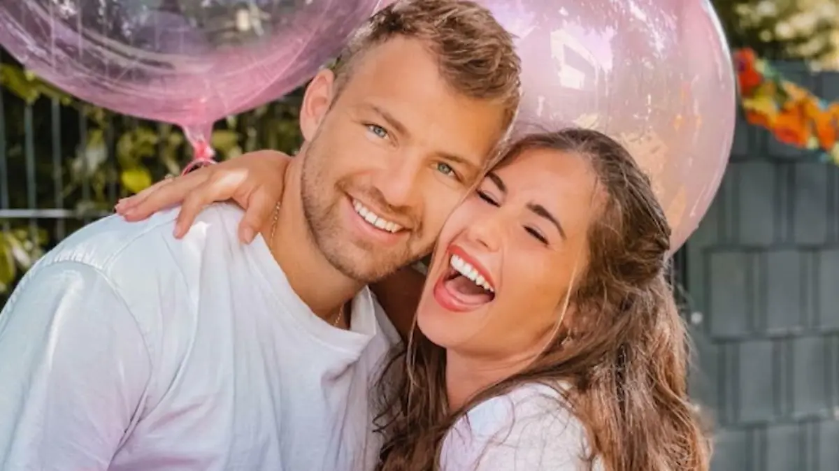 Julian mit seiner Frau Sarah Engels.