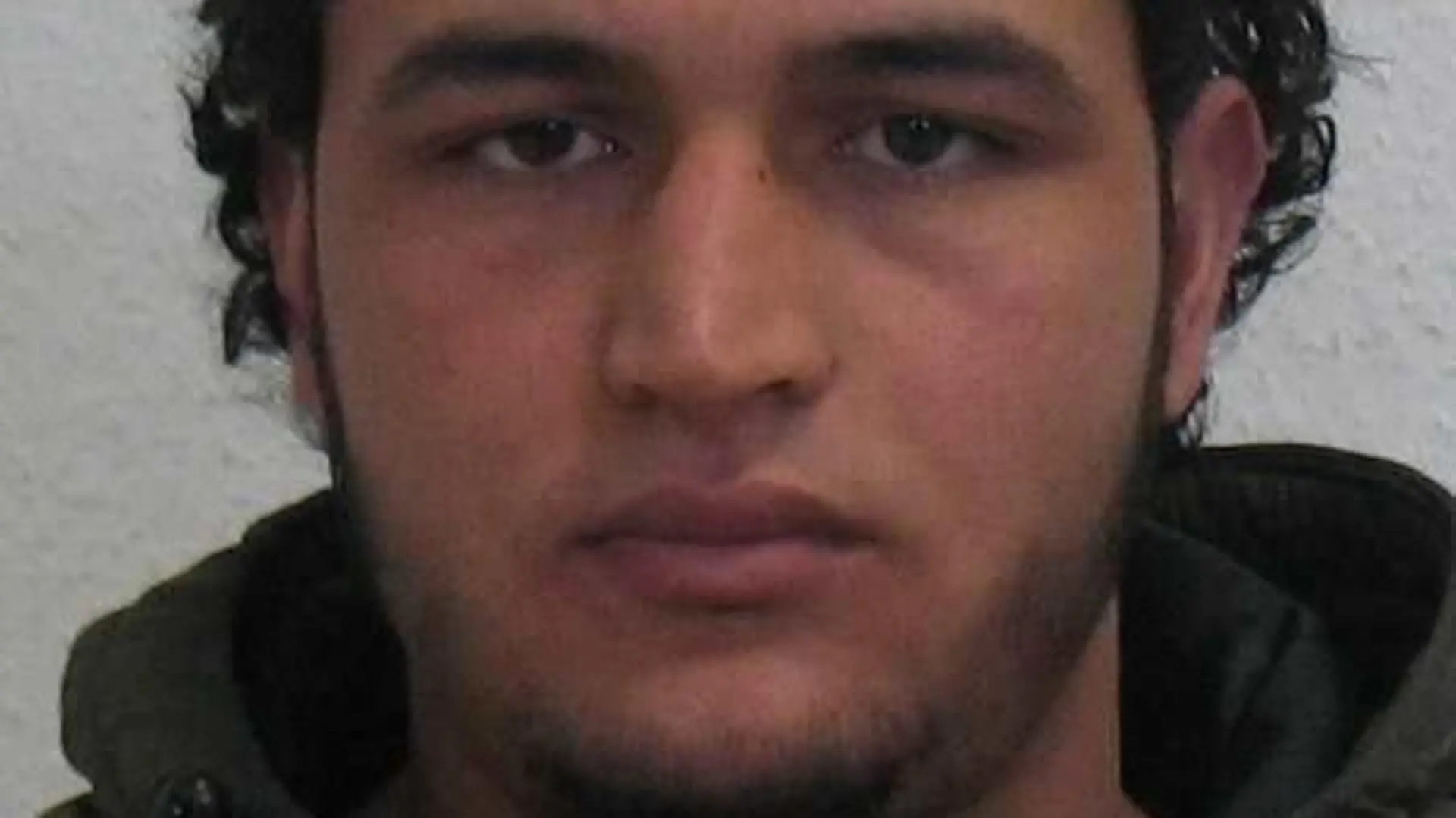 Bilder des Tages Polizei fahndet europaweit nach dem Islamisten Anis Amri aus Tunesien 161221 -- BERLIN, Dec. 21, 2016  -- Photo released on Dec. 21, 2016 and acquired from the website of German Federal Criminal Police Office shows Anis A., suspect of the Christmas market attack. German police is searching nationwide for the suspect after a lorry ploughed into a crowd at a Christmas market in Berlin on Monday night, killing 12 people and injuring many others.  GERMANY-BERLIN-CHRISTMAS MARKET-ATTACK-SUSPECT-SEARCH Xinhua PUBLICATIONxNOTxINxCHN