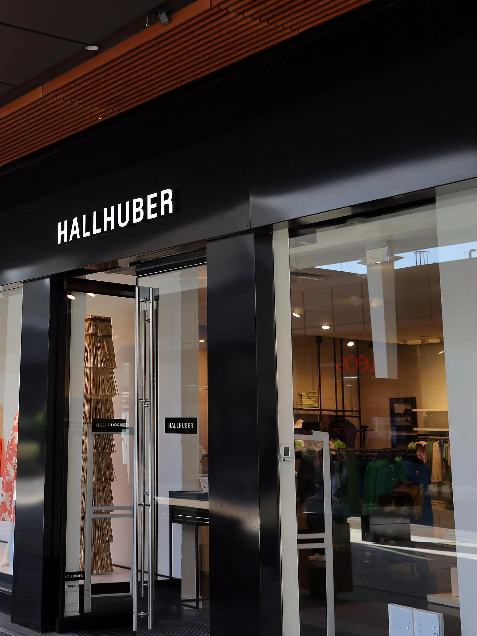 01.06.2023, Deutschland, NRW, Mode, Bekleidung, Modeketten, Das Bekleidungsunternehmen HALLHUBER aus München meldet erneut Insolvenz an, insolvent, Insolvenzverfahren