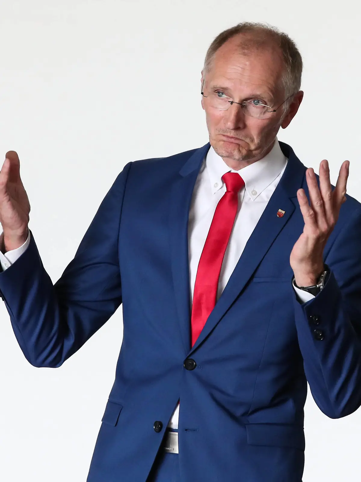 Bürgermeister der Stadt Zerbst/Anhalt, Herr Andreas Dittmann - Gemeinschaftsinitiative H2 Regio stellt Ministerpräsident Reiner Haseloff Forschungsvorhaben vor, in Anwesenheit von Ministerpräsident Dr. Reiner Haseloff stellt die Zerbster Initiative H2 Regio in der Begegnungsstätte auf dem ehemaligen Militärflugplatz in Zerbst/Anhalt, neue Forschungsvorhaben vor. Im Anschluss findet eine Ökumenische Andacht durch Pfarrer Albrecht Lindemann und Pfarrer Hartmut Neuhaus statt. *** Mayor of Zerbst Anhalt, Mr Andreas Dittmann Community initiative H2 Regio presents research projects to Prime Minister Reiner Haseloff, in the presence of Prime Minister Dr Reiner Haseloff, the Zerbst initiative H2 Regio presents new research projects in the meet 