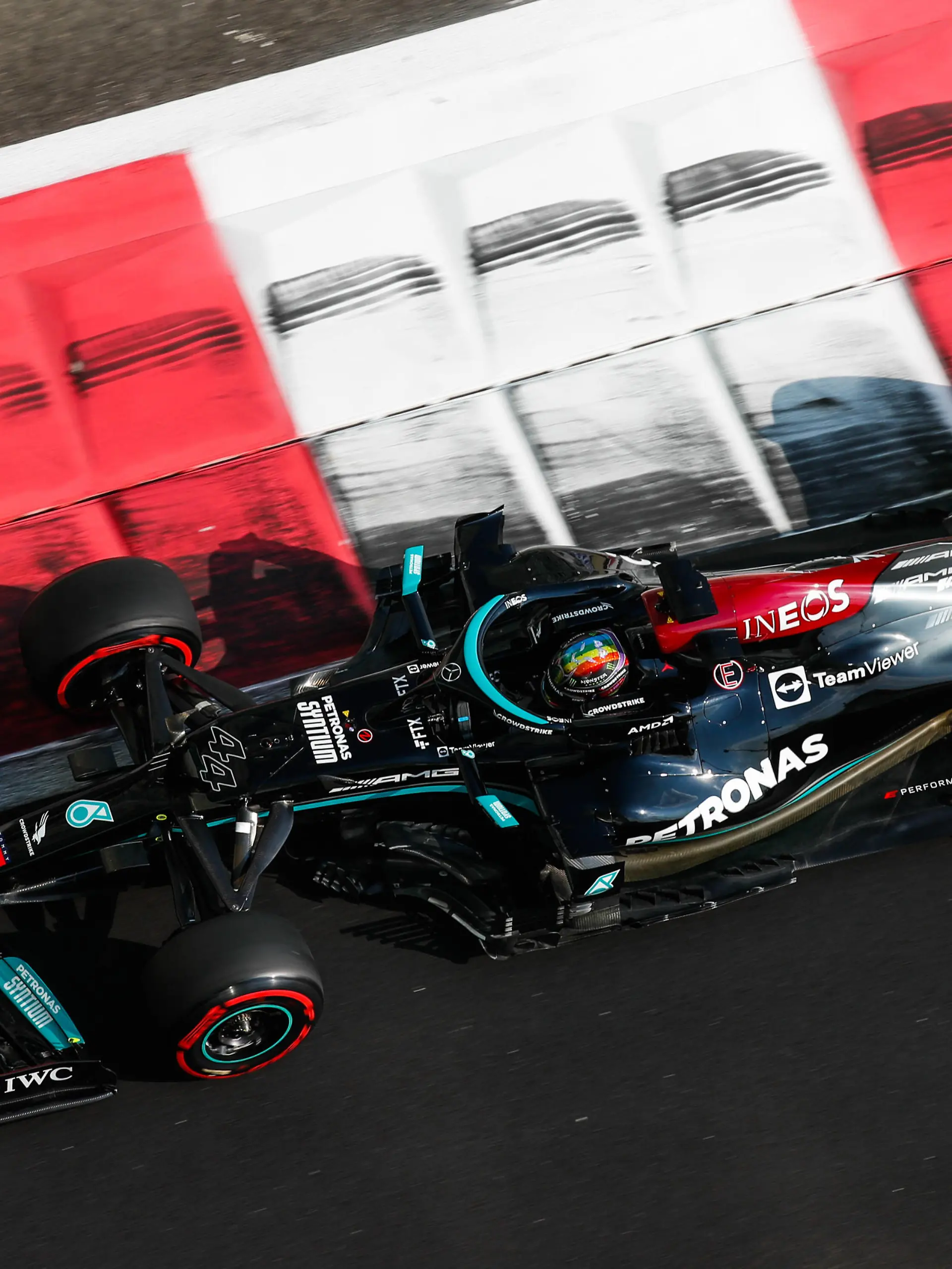 Formula 1 2021: Abu Dhabi GP YAS MARINA CIRCUIT, UNITED ARAB EMIRATES - DECEMBER 11: Sir Lewis Hamilton, Mercedes W12 during the Abu Dhabi GP at Yas Marina Circuit on Saturday December 11, 2021 in Abu Dhabi, United Arab Emirates. Photo by Charles Coates / LAT Images Images PUBLICATIONxINxGERxSUIxAUTxHUNxONLY GP2122_111223_09I4604 