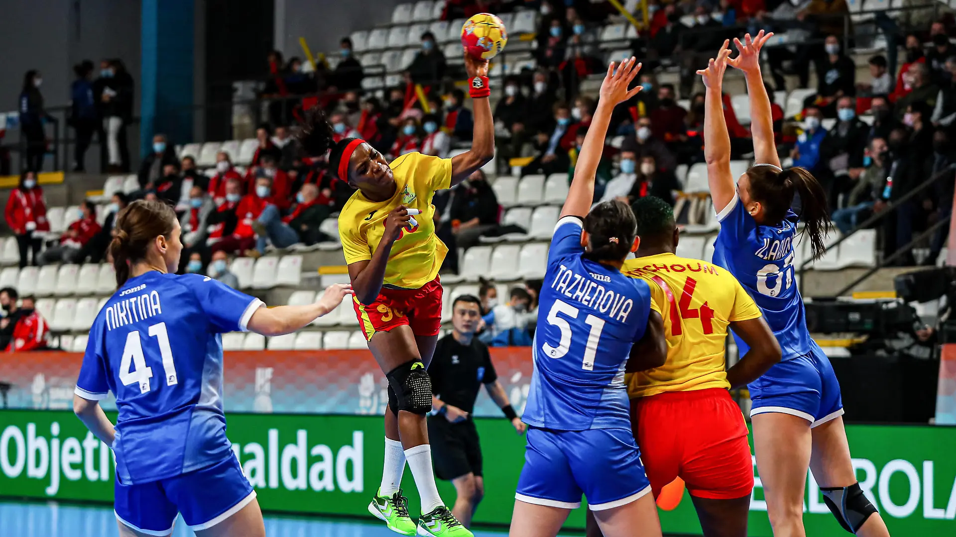 December 3, 2021, LLIRIA, VALENCIA, SPAIN: Jodelle Clarisse Madjoufang of Cameroon in action during the 25th of the Women s Handball World Championship, WM, Weltmeisterschaft in the preliminary round in the match between RHF Handball Federation of Russia and Cameroon at the Pla de L Arc pavilion in Lliria, Valencia. December 3, 2021, Valencia, Spain LLIRIA SPAIN - ZUMAa181 20211203_zaa_a181_075 Copyright: xIvanxTerronx
