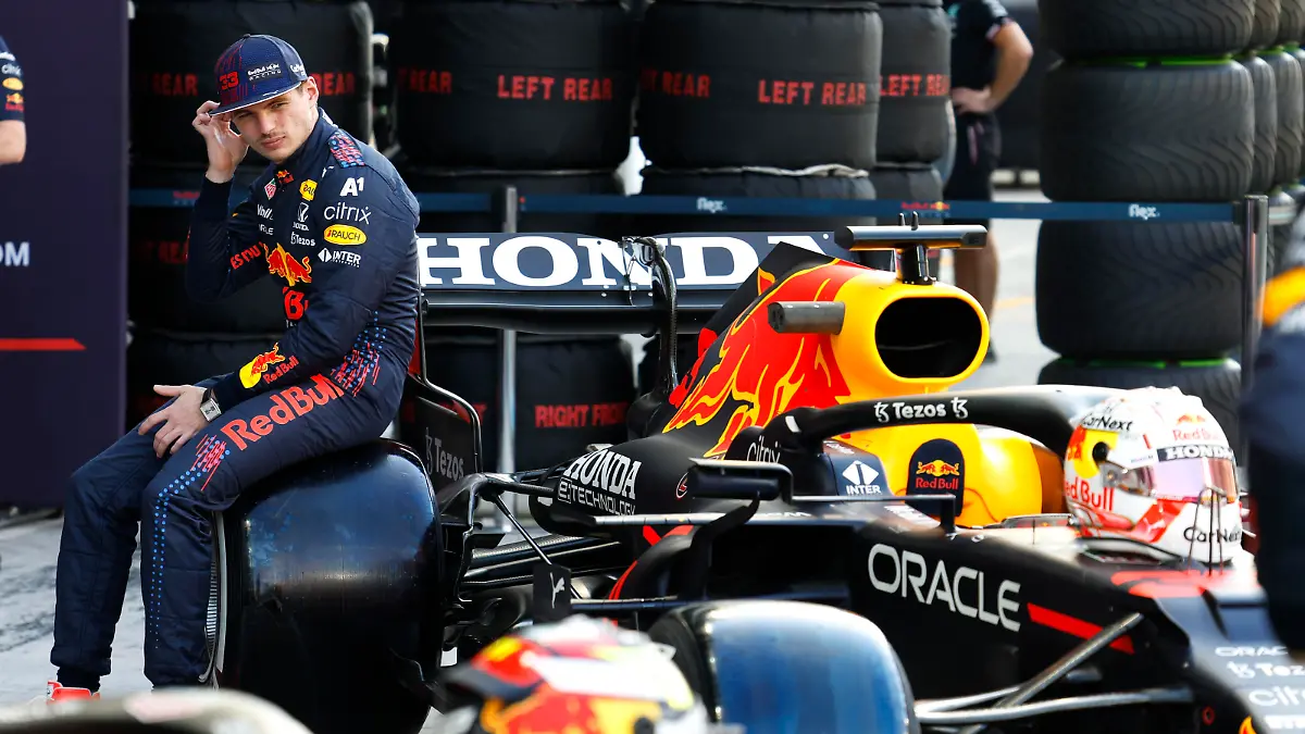 #33 Max Verstappen (NED, Red Bull Racing), F1 Grand Prix of Abu Dhabi at Yas Marina Circuit on December 9, 2021 in Abu Dhabi, United Arab Emirates. (Photo by HOCH ZWEI)