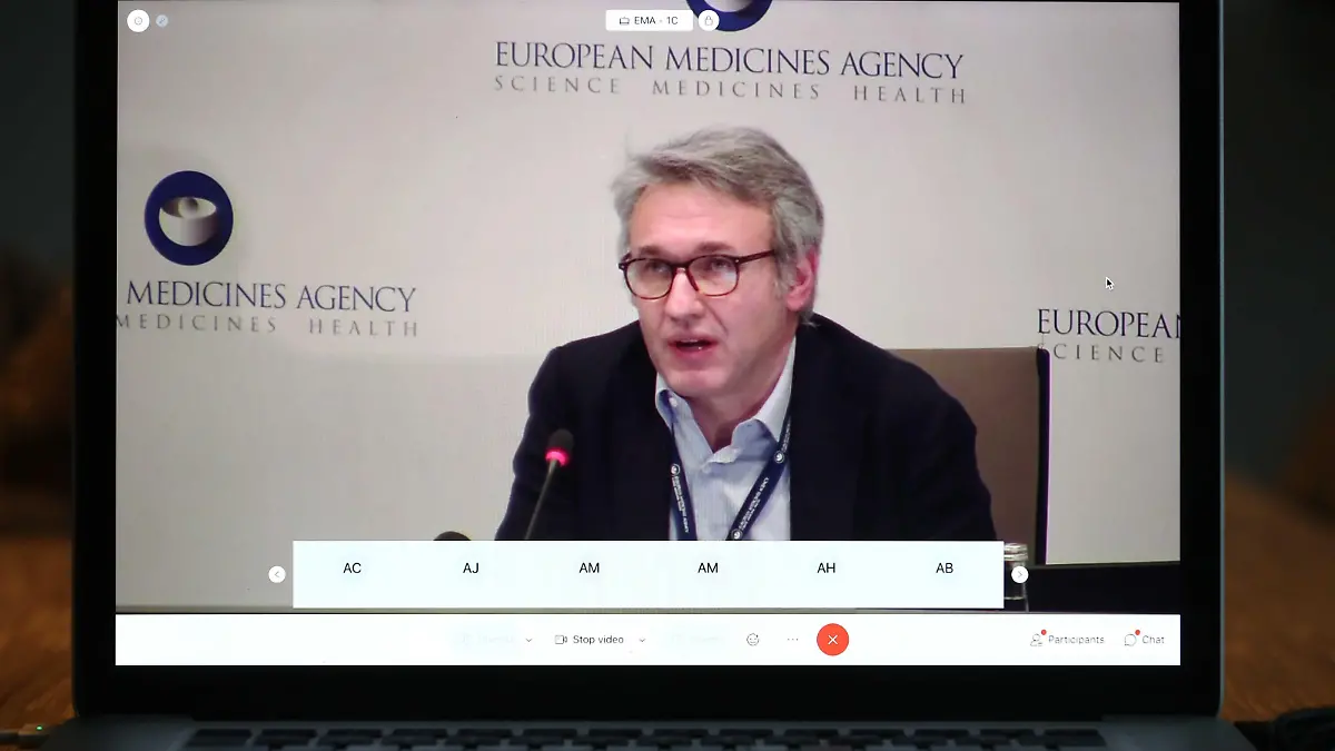2020-12-21 15:39:27 AMSTERDAM - Foto vom Bildschirm einer Online-Pressekonferenz. Marco Cavaleri, Leiter der Strategie für biologische Gesundheitsbedrohungen und Impfstoffe, kommentiert die Zulassung von Pfizer / BioNTech-Impfstoffen. Mit der Zulassung wurde ein entscheidender Schritt in Richtung der Zulassung dieses ersten Corona-Impfstoffs in der Europäischen Union getan. ANP PIETER STAM DE JONGE