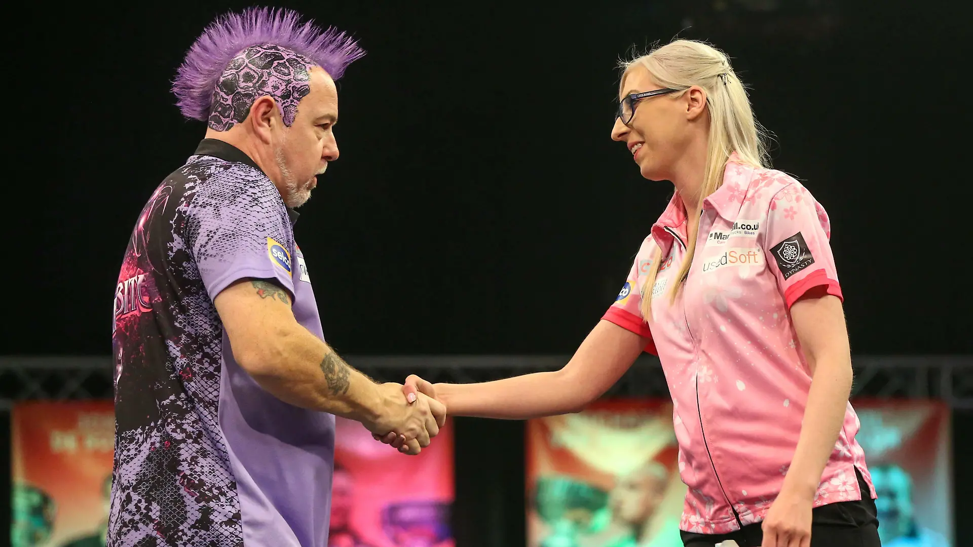 Sport Themen der Woche KW45 Sport Bilder des Tages Darts Grand Slam of Darts 2021 PDC Peter Wright beats Fallon Sherrock in their group match during the 2021 Grand Slam of Darts at Aldersley Leisure Village, Wolverhampton, United Kingdom on 13 November 2021. Editorial use only PUBLICATIONxNOTxINxUK , Copyright: xShanexHealeyx PSI-14014-0128