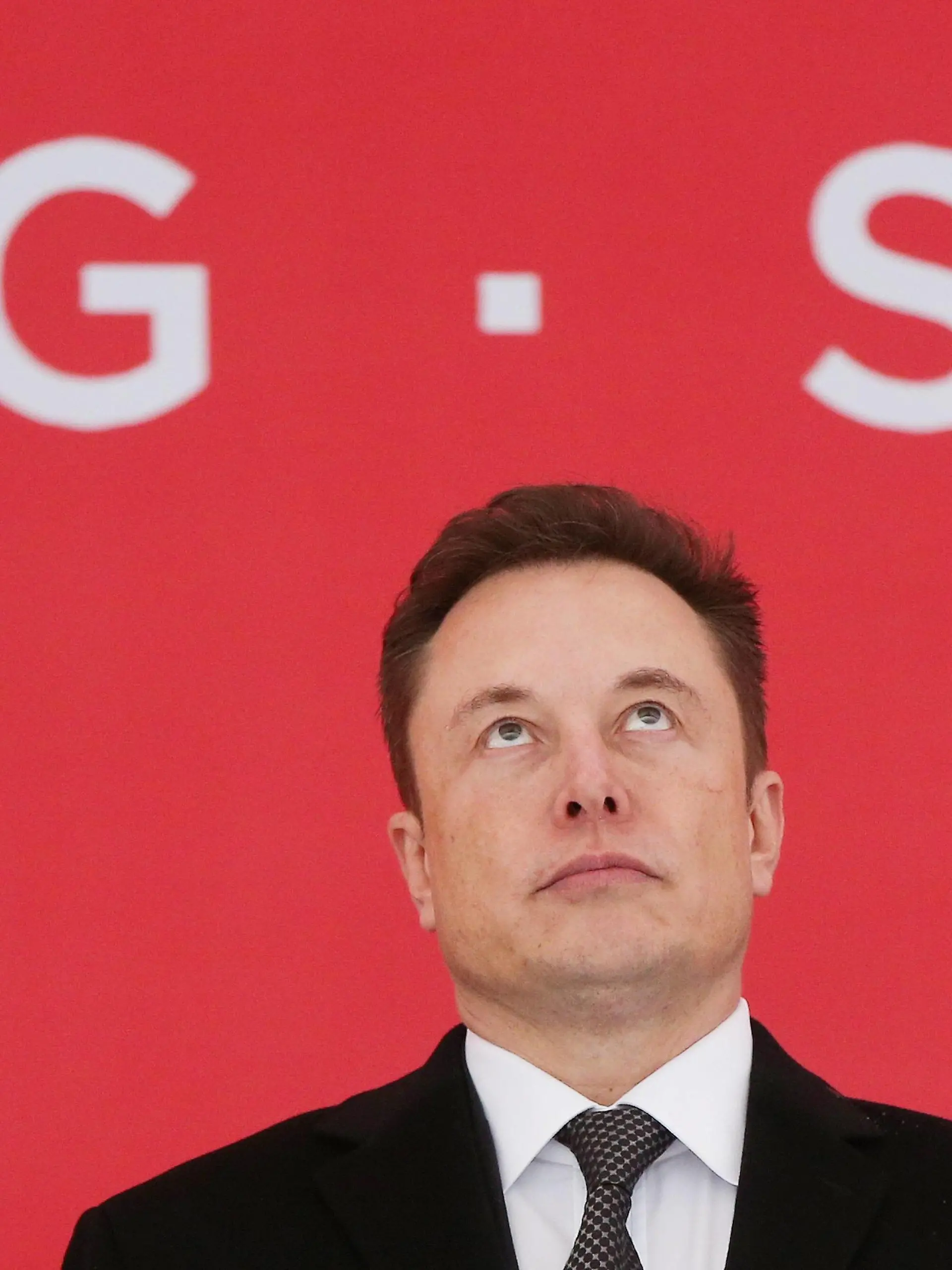  News Bilder des Tages 190107 -- SHANGHAI, Jan. 7, 2019 Xinhua -- Tesla CEO Elon Musk attends the groundbreaking ceremony of Tesla Shanghai Gigafactory in Shanghai, east China, Jan. 7, 2019. U.S. electric carmaker Tesla Inc. on Monday broke ground on its Shanghai factory, becoming the first to benefit from a new policy allowing foreign carmakers to set up wholly-owned subsidiaries in China. The new plant, Tesla s first outside the United States, is located in Lingang Area, a high-end manufacturing park in the southeast harbor of Shanghai. It is designed with an annual capacity of 500,000 electric cars. Tesla signed the agreement with the Shanghai municipal government in July 2018 to build the factory. In October, the company was approved to use an 864,885-square-meter tract of land in Lingang for its Shanghai plant. Xinhua/Ding Ting CHINA-SHAN PUBLICATIONxNOTxINxCHN