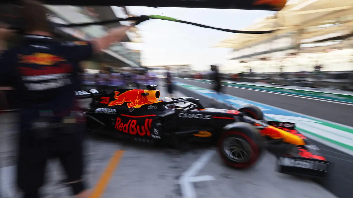 Formula One F1 - Abu Dhabi Grand Prix - Yas Marina Circuit, Abu Dhabi, United Arab Emirates - December 10, 2021 Red Bull's Max Verstappen during practice REUTERS/Hamad I Mohammed