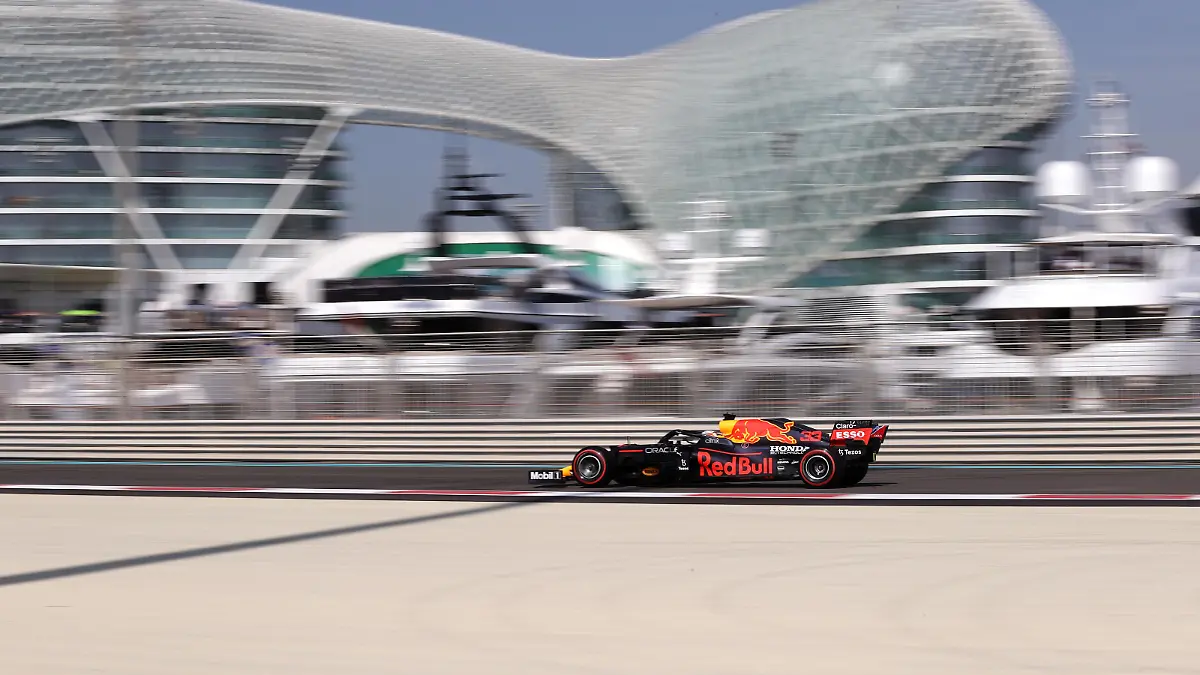 ABU DHABI, UNITED ARAB EMIRATES - DECEMBER 10: Max Verstappen of the Netherlands driving the (33) Red Bull Racing RB16B Honda during practice ahead of the F1 Grand Prix of Abu Dhabi at Yas Marina Circuit on December 10, 2021 in Abu Dhabi, United Arab Emirates. (Photo by Lars Baron/Getty Images)