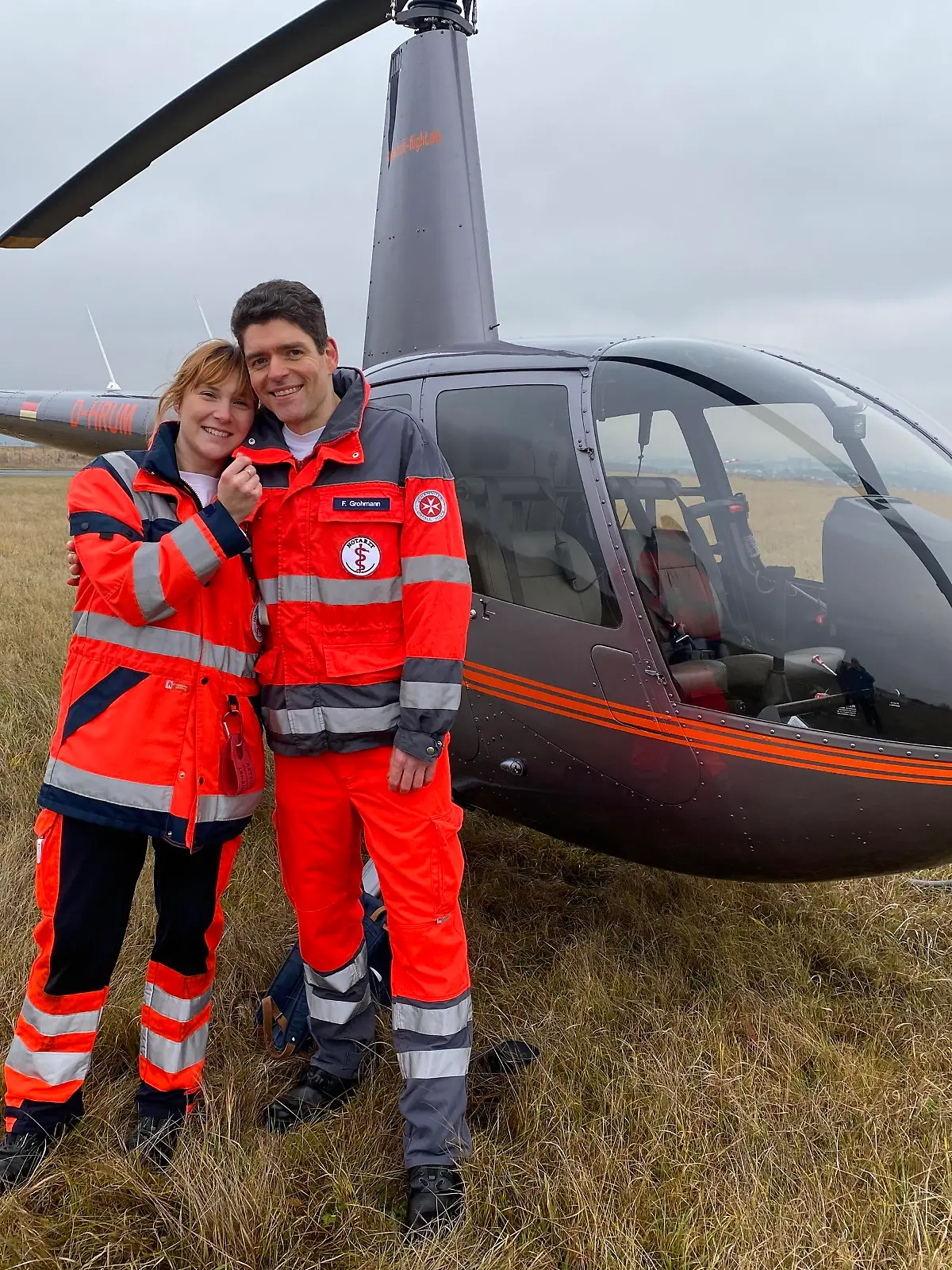 Karina Schmidt und Florian Grohmann auf dem Flugplatz Lützellinden.
