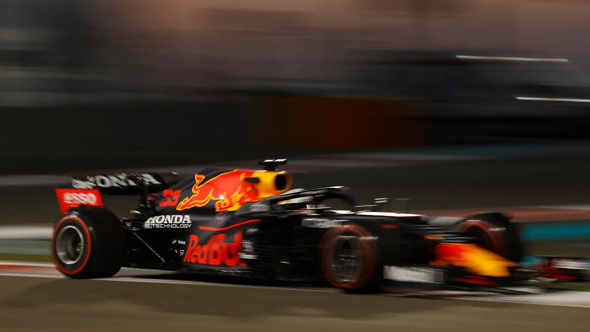 Formula One F1 - Abu Dhabi Grand Prix - Yas Marina Circuit, Abu Dhabi, United Arab Emirates - December 10, 2021 Red Bull's Max Verstappen during practice REUTERS/Hamad I Mohammed