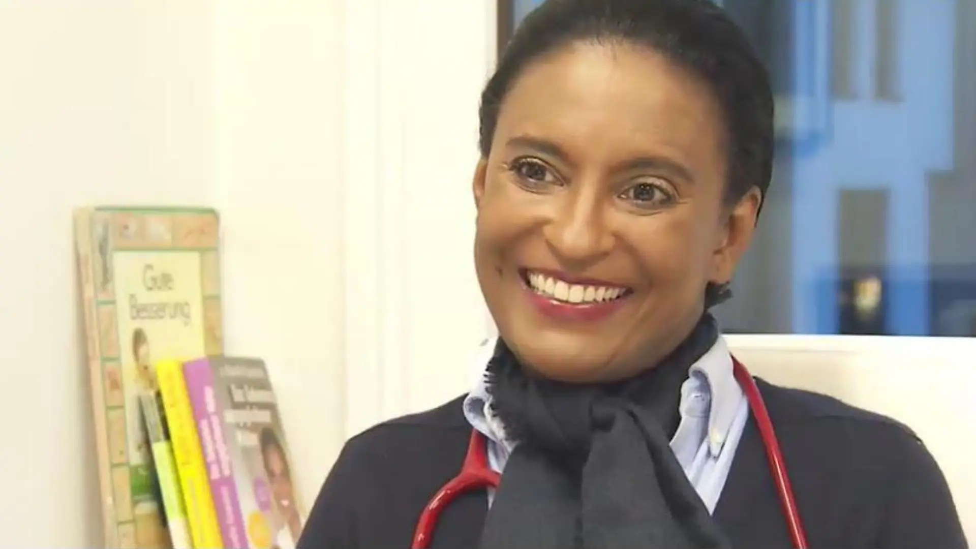Dr. Karella Easwaran hat eine Qualifikation als Fachärztin für Kinderheilkunde und Jugendmedizin an der Klinik und Poliklinik für Kinderheilkunde der Universität zu Köln.