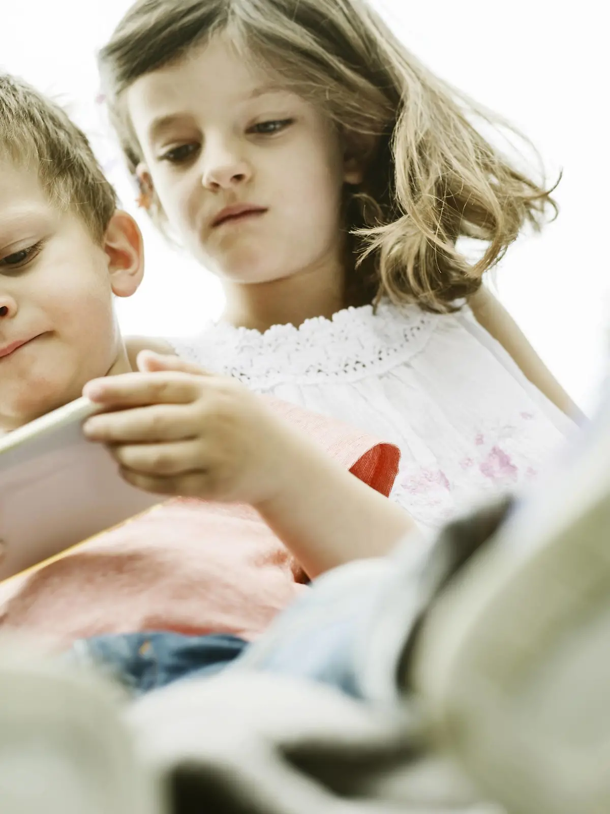 Brother and sister using smart phone model released Symbolfoto property released PUBLICATIONxINxGERxSUIxAUTxHUNxONLY JATF00960

Brother and Sister Using Smart Phone Model released Symbolic image Property released PUBLICATIONxINxGERxSUIxAUTxHUNxONLY JATF00960  
