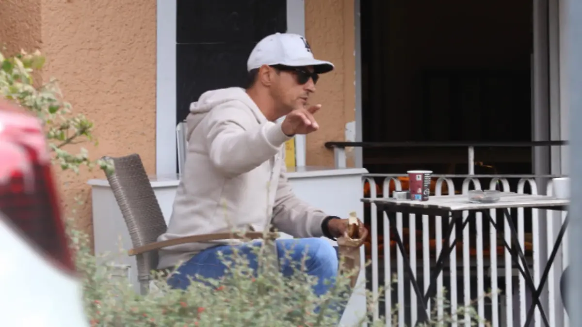 Die letzten Fotos von Mirco Nontschew (†52) Hier besucht er seinen Stammbäcker