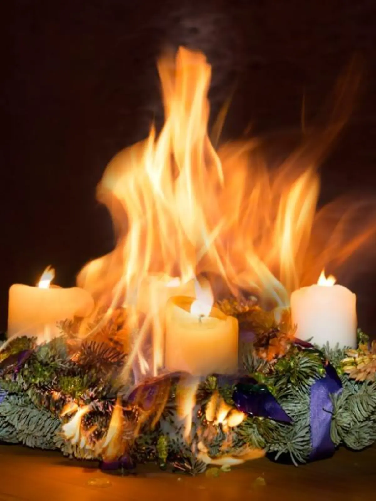 Diese Tipps beachten, damit Ihr Adventskranz in nicht Flammen aufgeht