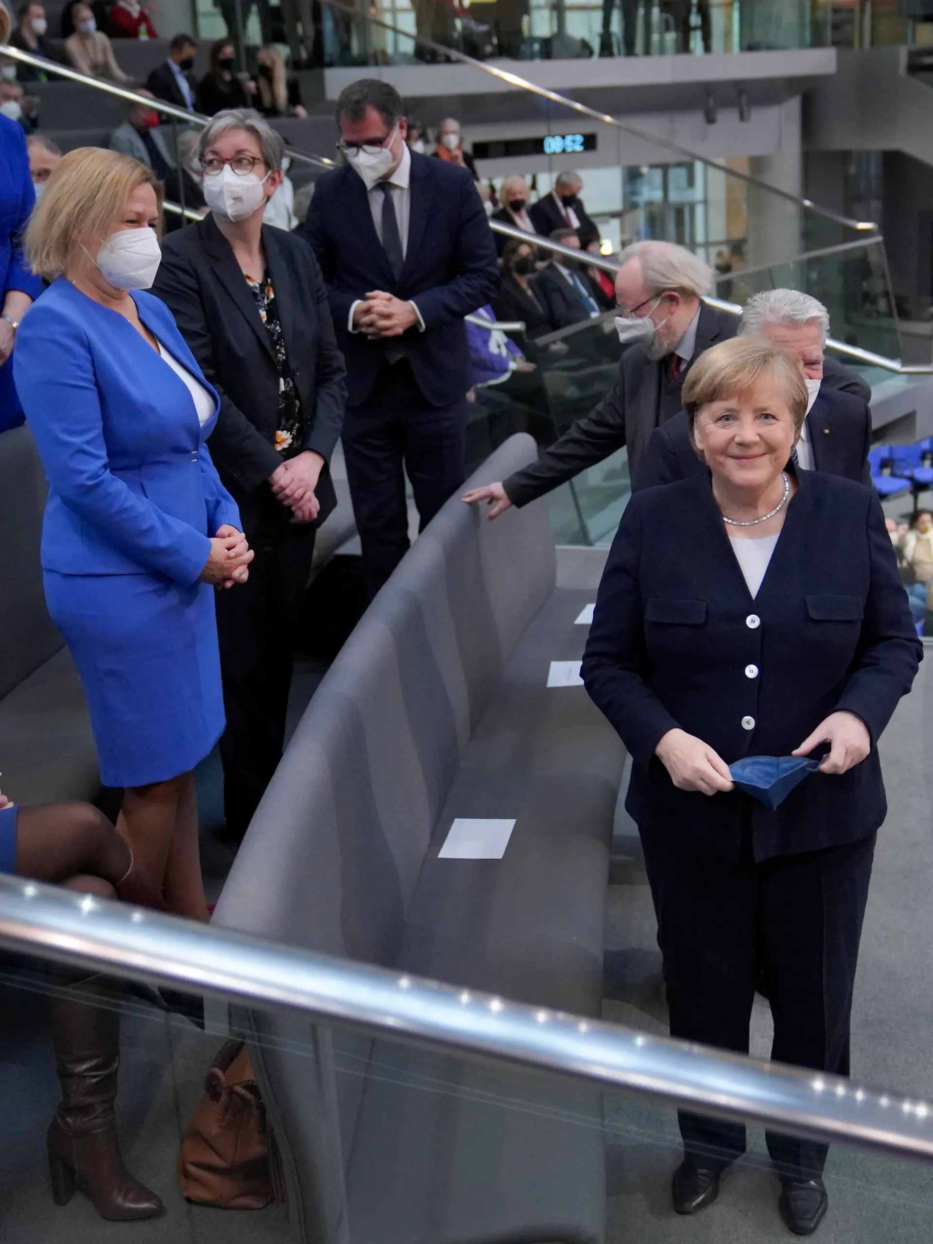  5. Bundestagssitzung und Wahl des Bundeskanzlers im Bundestag Aktuell,08.12.2021 Berlin, Angela Merkel die Bundeskanzlerin der Bundesrepublik Deutschland auf der Ehrentribuene bei der Wahl des Bundeskanzlers bei der 5. Sitzung des Deutschen Bundestag in Berlin Berlin Berlin Deutschland *** 5 Bundestag session and election of the chancellor in the Bundestag News,08 12 2021 Berlin, Angela Merkel the Chancellor of the Federal Republic of Germany on the honorary tribune during the election of the Chancellor at the 5 session of the German Bundestag in Berlin Berlin Germany