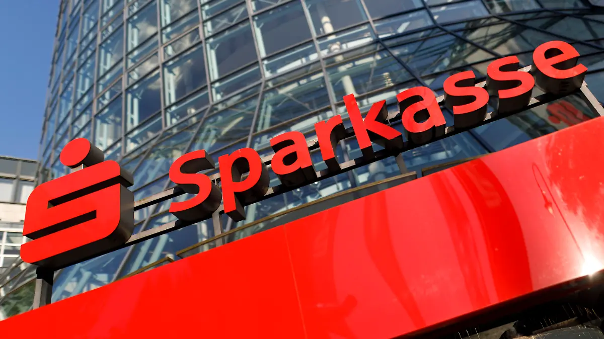Sparkassen-Logo am Standort der Kreissparkasse Köln am Neumarkt. Köln, 28.08.2019