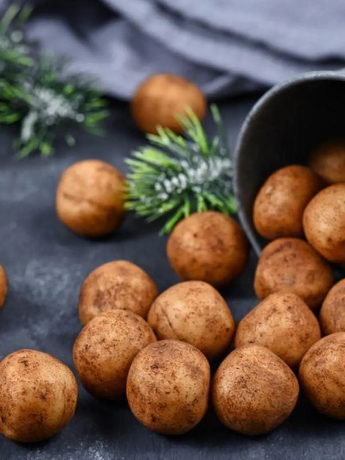 Herrlich süß, mandelig und wunderbar geschmeidig in der Konsistenz zergehen Marzipankartoffeln förmlich auf der Zunge