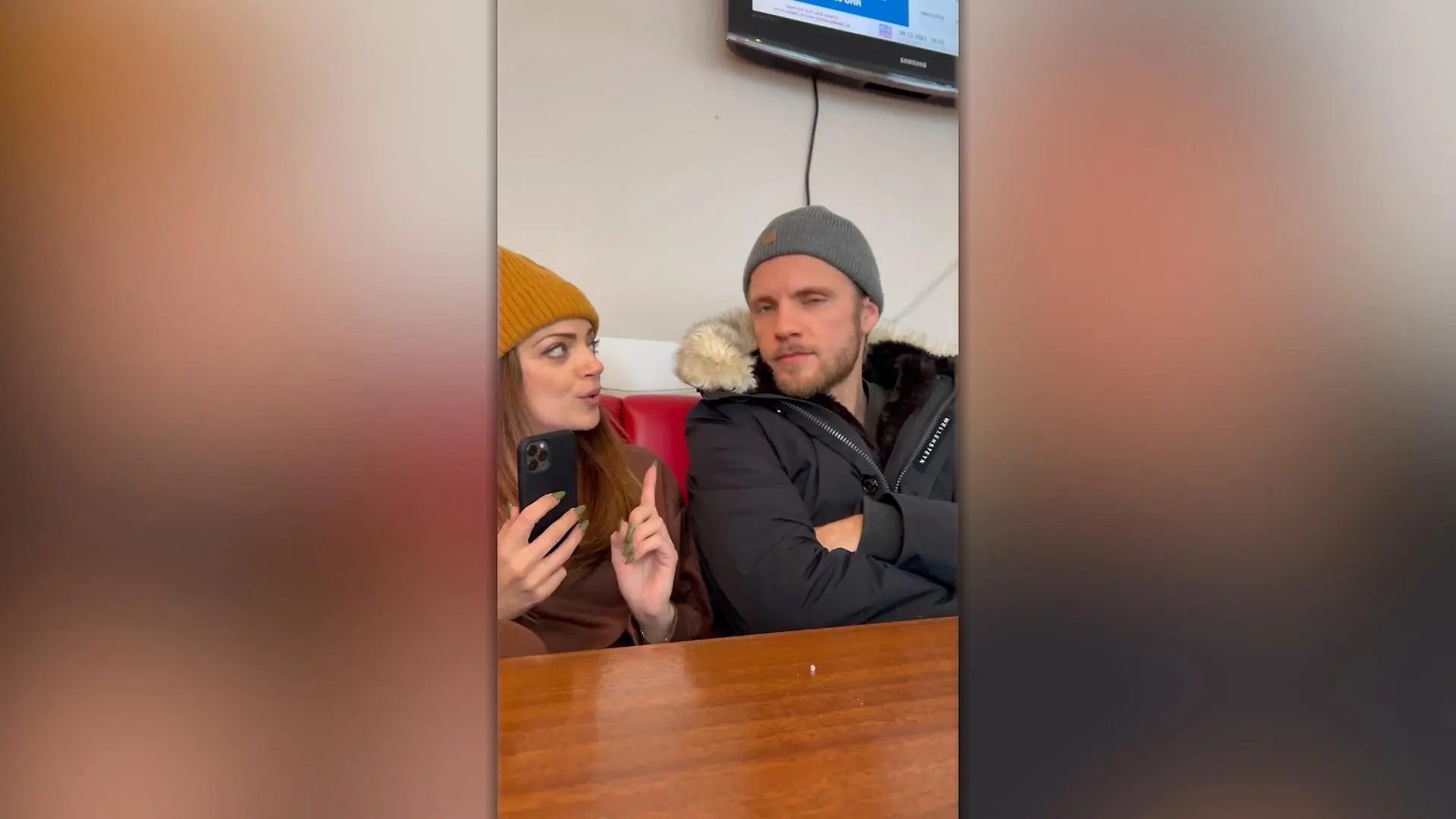 Anne Menden und Niklas Osterloh analysieren die Situation GZSZ-Drama auf die Schippe genommen