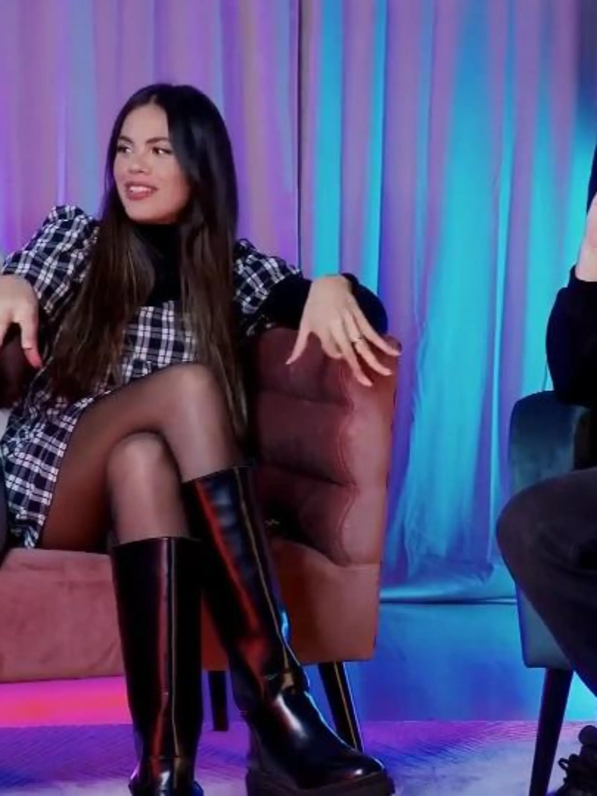 Bruna Rodrigues ist bekannt aus der Model-Show von Heidi Klum. Seit einigen Jahren lebt sie der Liebe wegen in Hessen und startet jetzt als Model und Podcasterin durch. Mit ihrer Kollegin Suzy Seto präsentiert sie einen „Powercast“ auf YouTube, bei dem sie interessante Menschen interviewt. Und wir treffen sie bei einem Model-Termin für den Lieblingsschmuck von Lady Gaga.