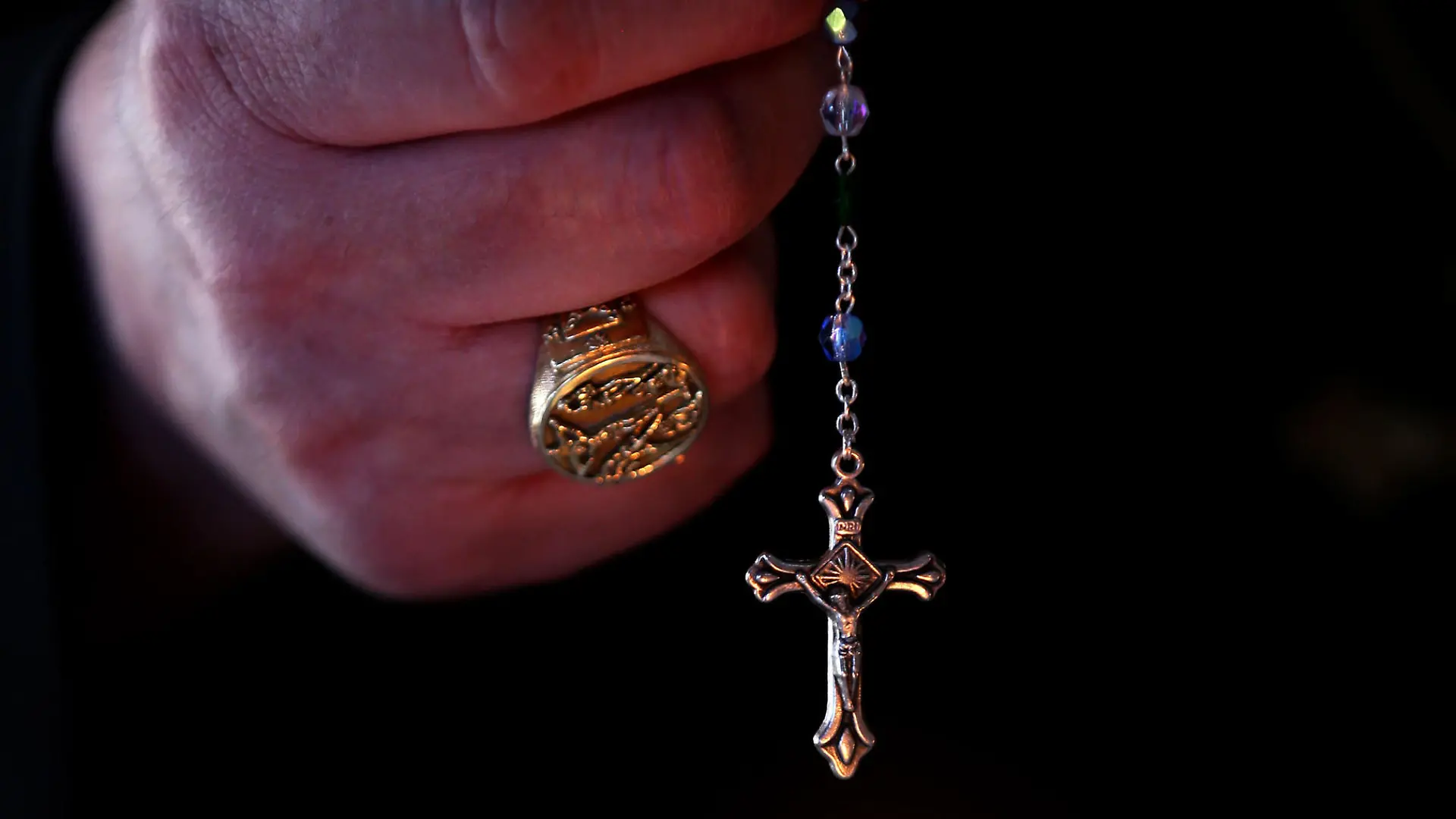 Spiritual beliefs in palliative care. Embargoed to 0001 Thursday March 2 File photo dated 30/04/13 of someone holding holds rosary beads. Health and care workers looking after dying people in their final days must do more to ask about spiritual beliefs, experts have said. Issue date: Thursday March 2, 2017. Spiritual wishes were only documented for one in seven people who died in hospitals in England who were able to communicate in their final days, a 2016 report found. See PA story HEALTH Dying. Photo credit should read: Andrew Milligan/PA Wire URN:30345258 |