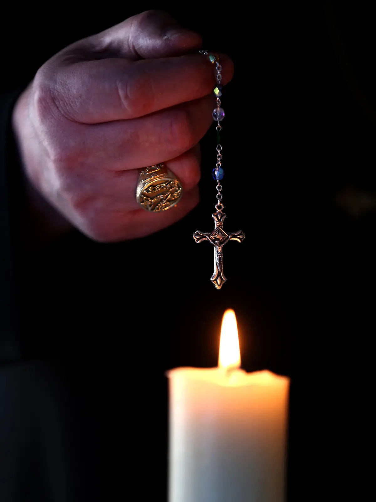 Spiritual beliefs in palliative care. Embargoed to 0001 Thursday March 2 File photo dated 30/04/13 of someone holding holds rosary beads. Health and care workers looking after dying people in their final days must do more to ask about spiritual beliefs, experts have said. Issue date: Thursday March 2, 2017. Spiritual wishes were only documented for one in seven people who died in hospitals in England who were able to communicate in their final days, a 2016 report found. See PA story HEALTH Dying. Photo credit should read: Andrew Milligan/PA Wire URN:30345258 |