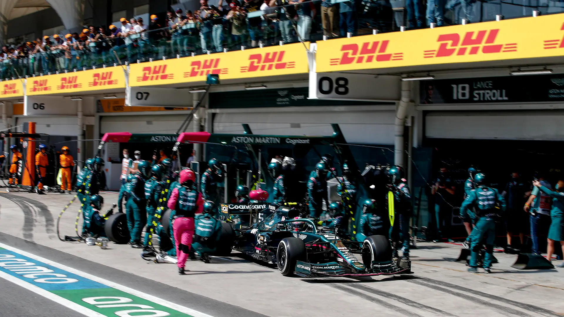 Formula 1 2021: Brazilian GP AUToDROMO JOS CARLOS PACE, BRAZIL - NOVEMBER 14: Sebastian Vettel, Aston Martin AMR21, leaves his pit box after a stop during the Brazilian GP at Autodromo Jos Carlos Pace on Sunday November 14, 2021 in Sao Paulo, Brazil. Photo by Zak Mauger / LAT Images Images PUBLICATIONxINxGERxSUIxAUTxHUNxONLY GP2119_184240_54I5012