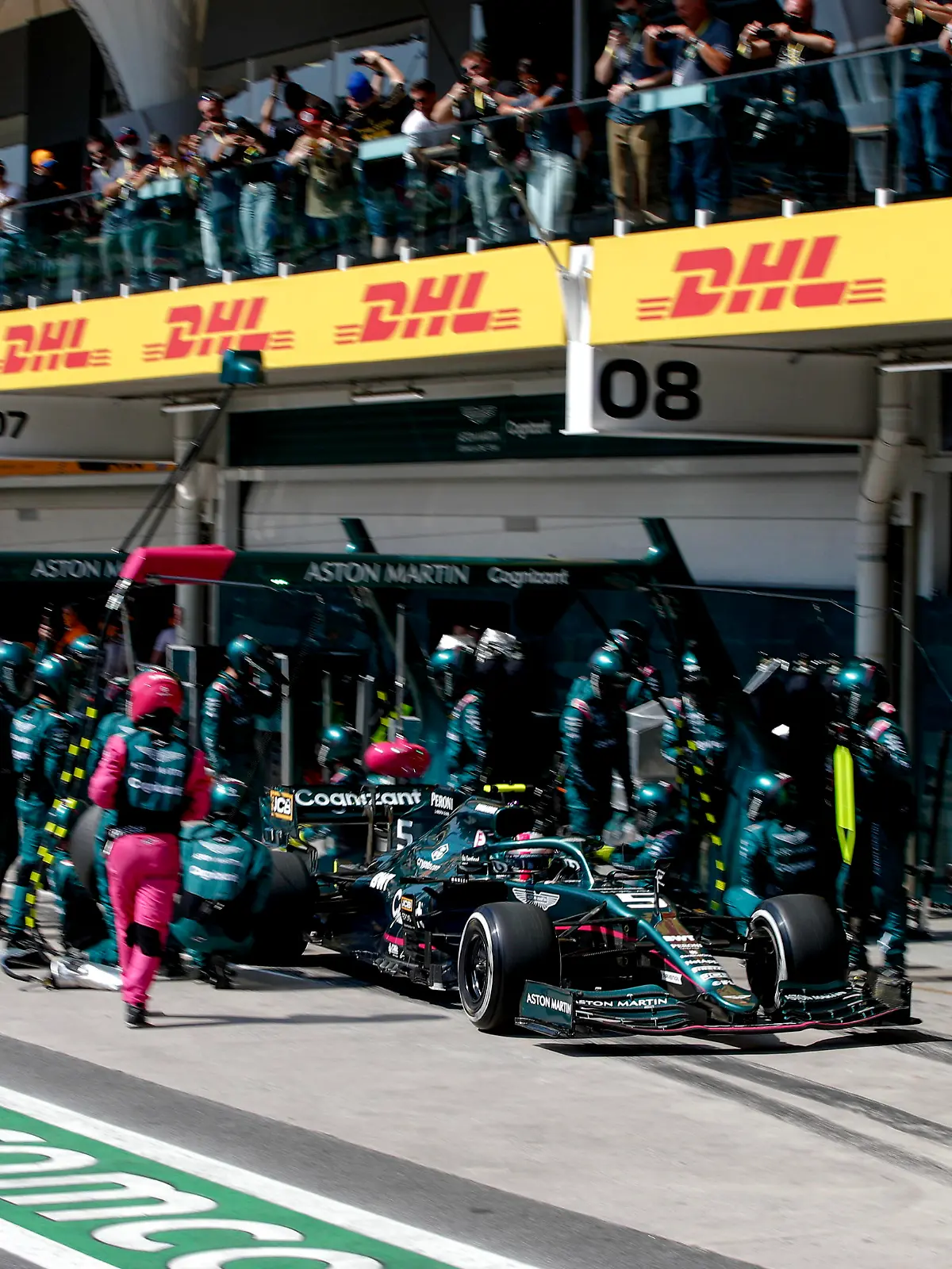  Formula 1 2021: Brazilian GP AUToDROMO JOS CARLOS PACE, BRAZIL - NOVEMBER 14: Sebastian Vettel, Aston Martin AMR21, leaves his pit box after a stop during the Brazilian GP at Autodromo Jos Carlos Pace on Sunday November 14, 2021 in Sao Paulo, Brazil. Photo by Zak Mauger / LAT Images Images PUBLICATIONxINxGERxSUIxAUTxHUNxONLY GP2119_184240_54I5012