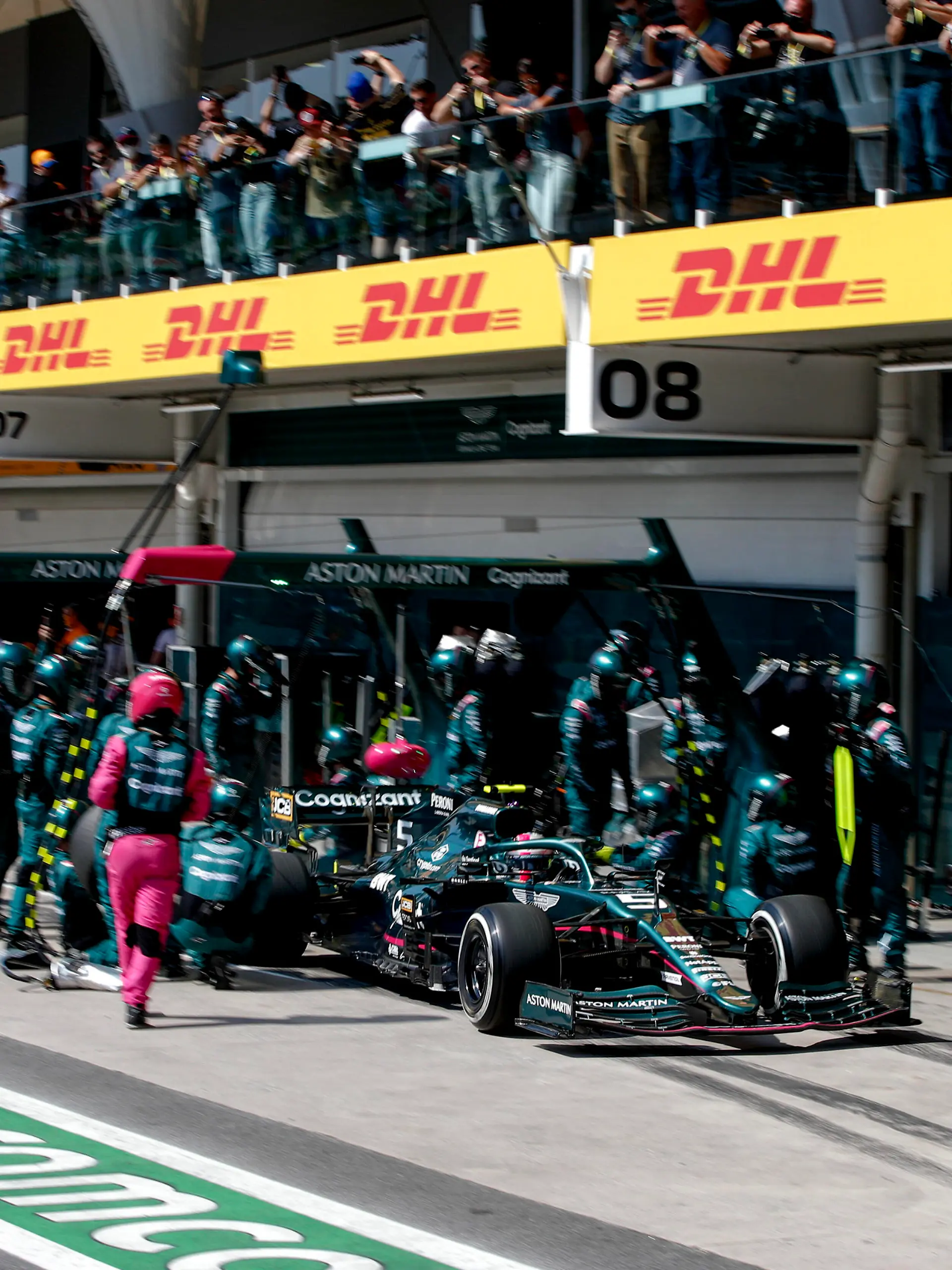  Formula 1 2021: Brazilian GP AUToDROMO JOS CARLOS PACE, BRAZIL - NOVEMBER 14: Sebastian Vettel, Aston Martin AMR21, leaves his pit box after a stop during the Brazilian GP at Autodromo Jos Carlos Pace on Sunday November 14, 2021 in Sao Paulo, Brazil. Photo by Zak Mauger / LAT Images Images PUBLICATIONxINxGERxSUIxAUTxHUNxONLY GP2119_184240_54I5012