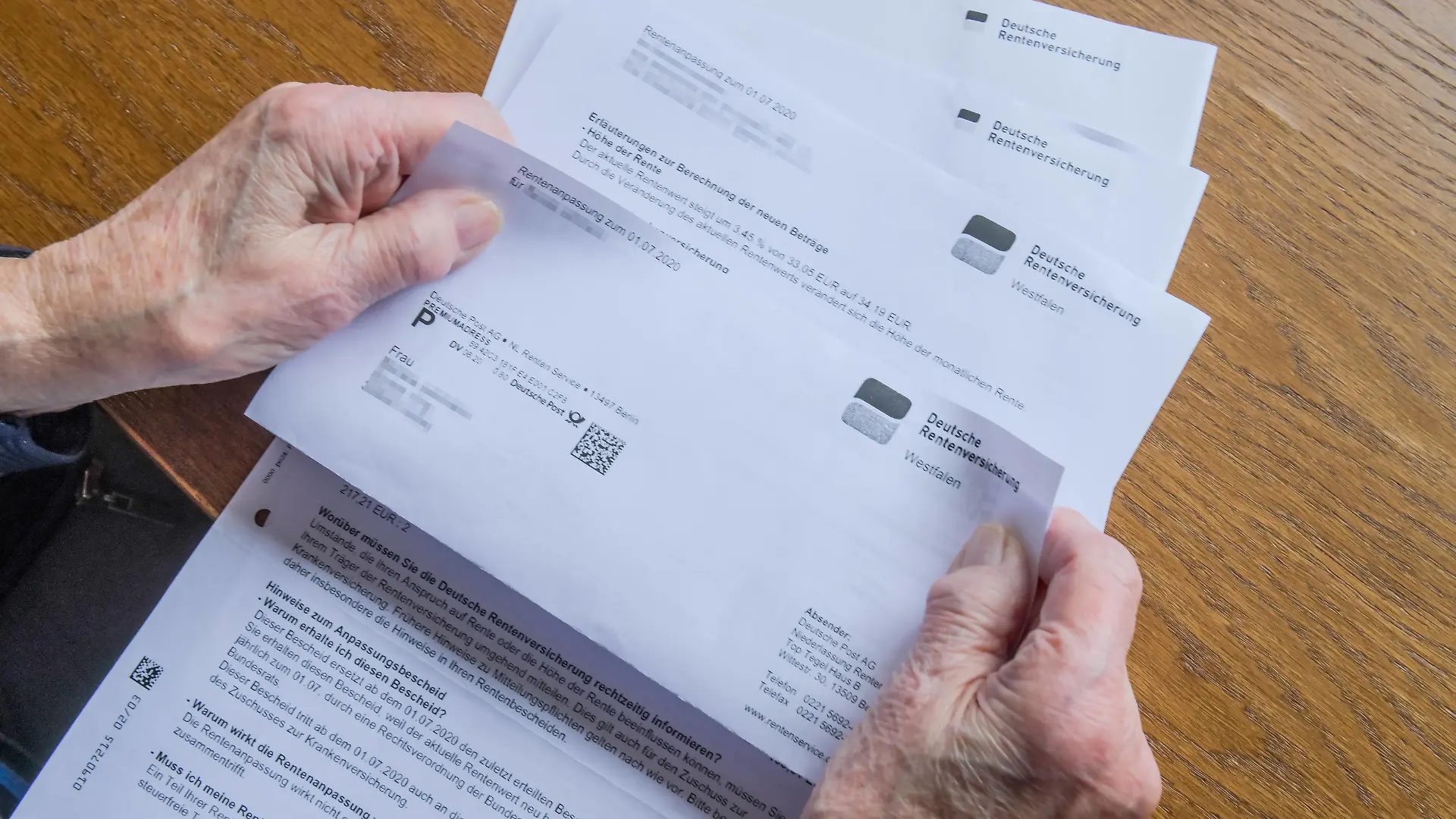 Seniorin, Rentenbescheid *** senior citizen, pension notice