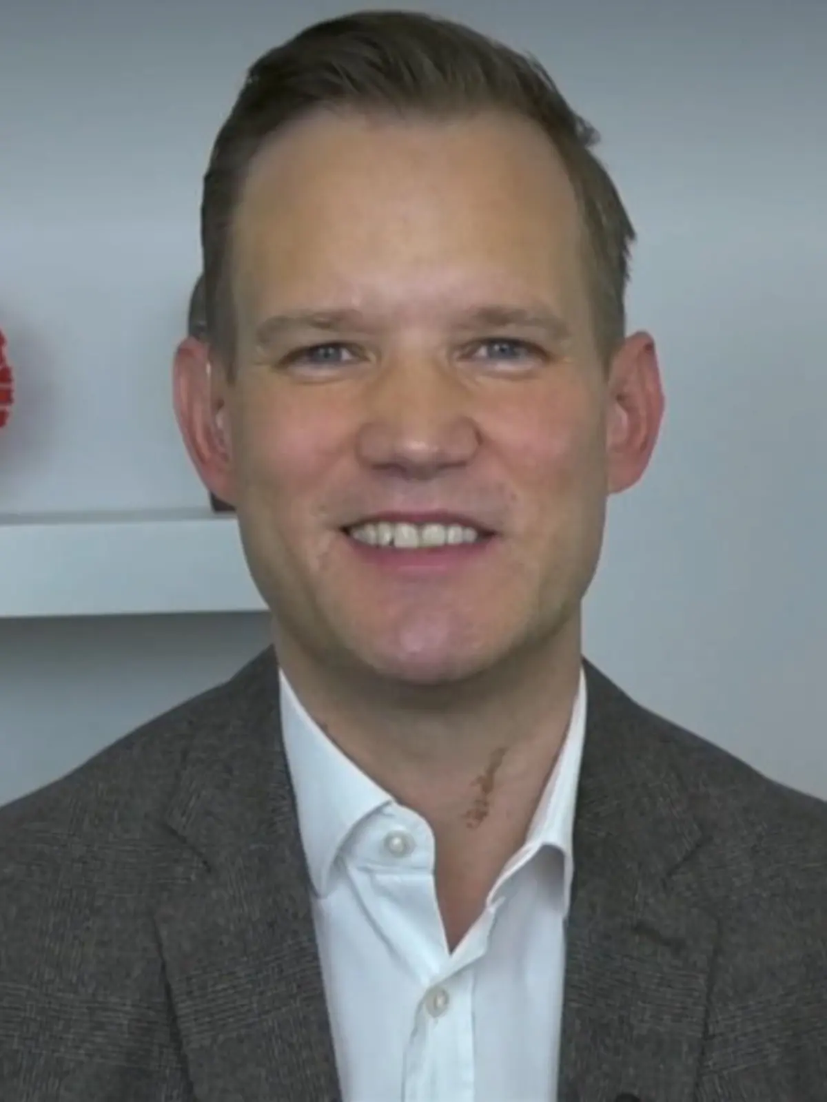 Warum Boostern und Impfungen so wichtig sind und was uns gut durch die Weihnachtszeit bringen kann, erklärt der Virologe Hendrik Streeck im Interview.
