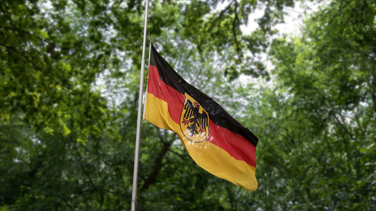"Unsere Gedanken und unser Mitgefühl sind bei den Hinterbliebenen sowie der Truppe vor Ort. " schreibt die Bundeswehr.