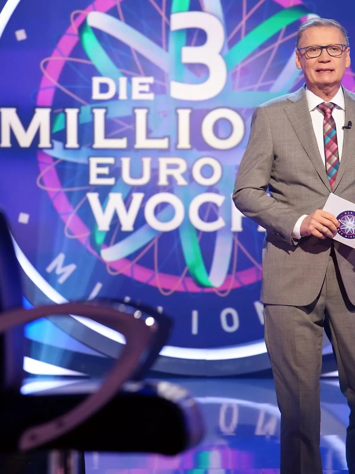 Moderator Günther Jauch

Die Verwendung des sendungsbezogenen Materials ist nur mit dem Hinweis und Verlinkung auf RTL+ gestattet.