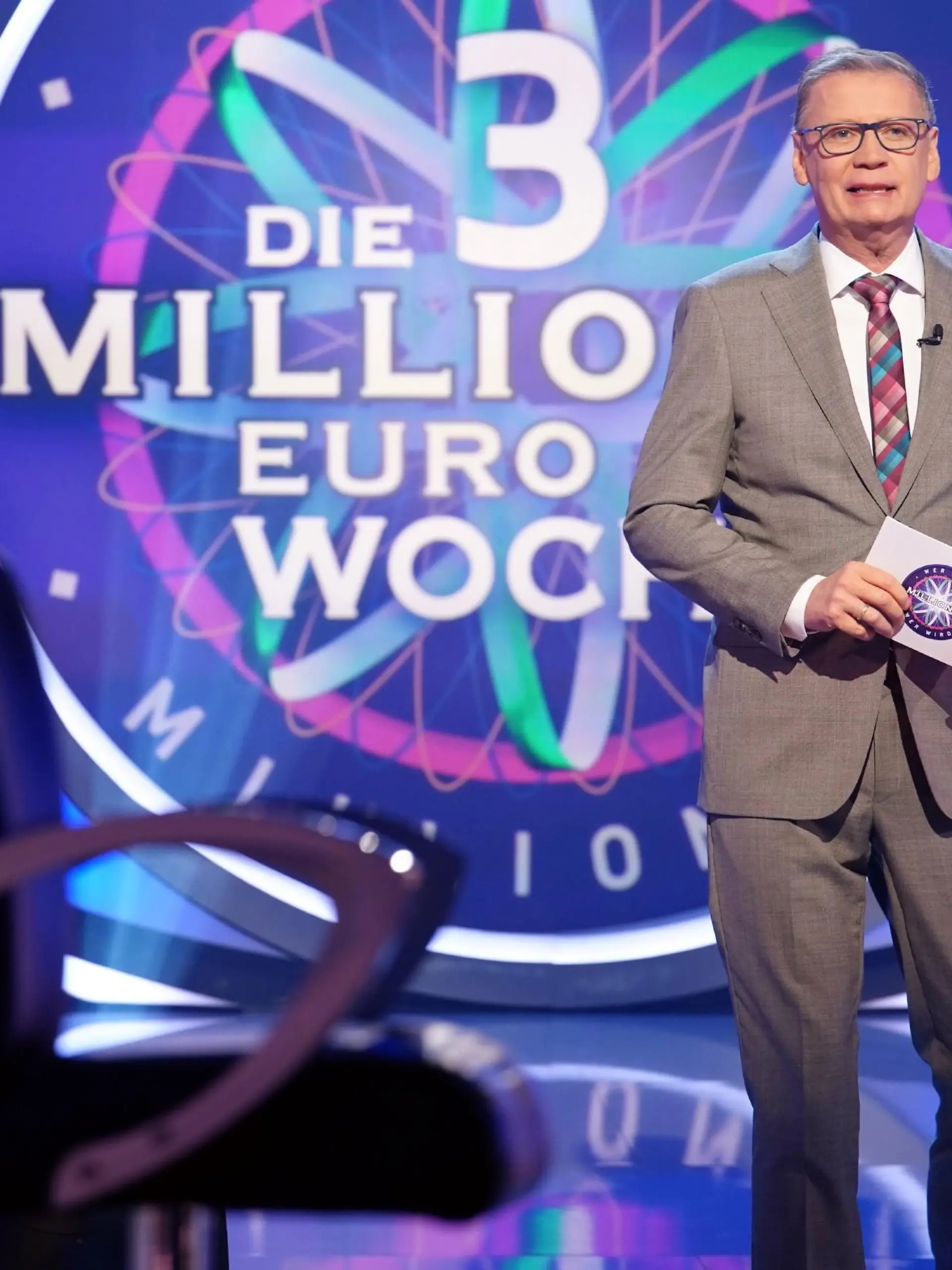 Moderator Günther Jauch

Die Verwendung des sendungsbezogenen Materials ist nur mit dem Hinweis und Verlinkung auf RTL+ gestattet.