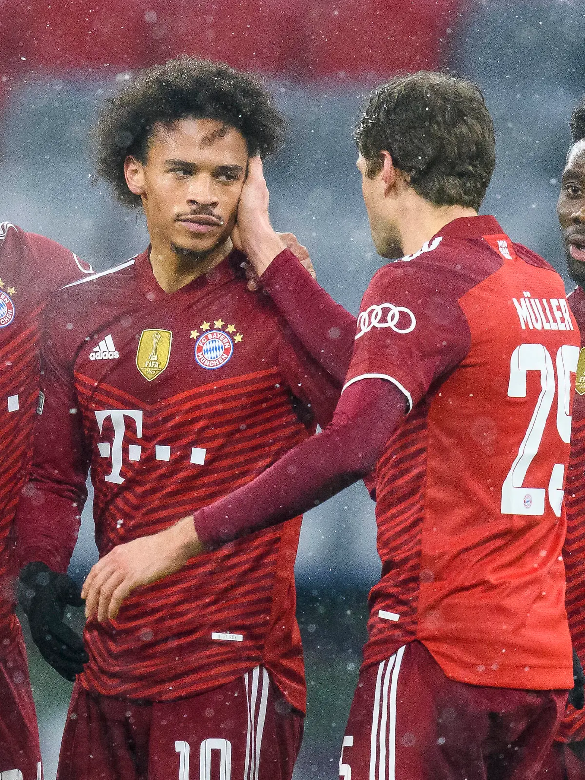 GER, UEFA CL, FC Bayern Muenchen GER vs FC Barcelona, Barca ESP / 08.12.2021, Allianz Arena, Muenchen, GER, UEFA CL, FC Bayern Muenchen GER vs FC Barcelona ESP, Gruppe E, UEFA regulations prohibit any use of photographs as image sequences and/or quasi-video, im Bild Jubel nach dem Tor zum 2-0 durch Leroy Sane FCB 10 mit Kingsley Coman FCB 11 Corentin Tolisso FCB 24 Alphonso Davies FCB 19 Thomas Mueller FCB 25 *** GER, UEFA CL, FC Bayern Muenchen GER vs FC Barcelona ESP 08 12 2021, Allianz Arena, Muenchen, GER, UEFA CL, FC Bayern Muenchen GER vs FC Barcelona ESP , Group E, UEFA regulations prohibit any use of photographs as image sequences and or quasi video, pictured cheering after the 2 0 goal by Leroy Sane FCB 10 with Kingsley Coman FCB 11 Corentin Tolisso FCB 24 Alphonso Davies FCB 19 Thomas Mueller FCB 25 nordphotoxGmbHx/xStraubmeier nph00004 