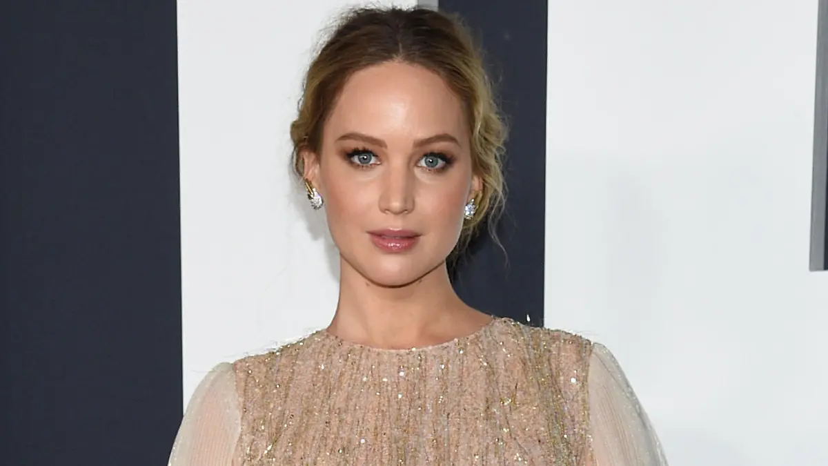ARCHIV - 05.12.2021, USA, New York: US-Schauspielerin Jennifer Lawrence besucht die Weltpremiere von "Don't Look Up" im Jazz at Lincoln Center. Oscar-Preisträgerin Jennifer Lawrence (31, «Silver Linings») wird die frühere Star-Unternehmerin Elizabeth Holmes spielen, die derzeit in Kalifornien wegen Betrugs vor Gericht steht. Foto: Evan Agostini/Invision via AP/dpa +++ dpa-Bildfunk +++