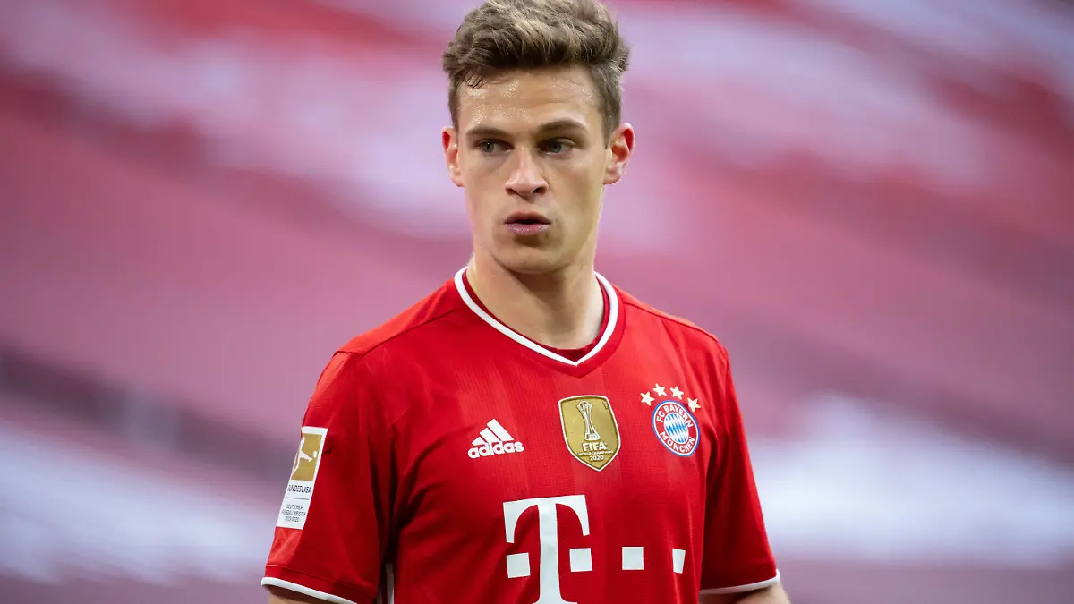 ARCHIV - 27.02.2021, Bayern, München: Fußball: Bundesliga, Bayern München - 1. FC Köln, 23. Spieltag in der Allianz Arena. Joshua Kimmich von München steht auf dem Platz. (zu dpa «Club bestätigt: Positiver Corona-Test bei Bayern-Star Joshua Kimmich») Foto: Sven Hoppe/dpa +++ dpa-Bildfunk +++