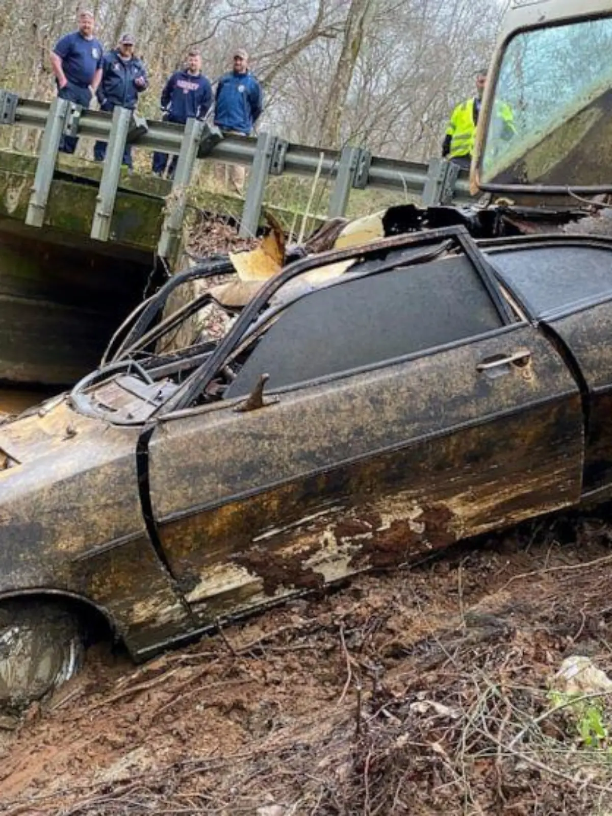 Student 45 Jahre vermisst, jetzt wurde sein Auto im Fluss gefunden