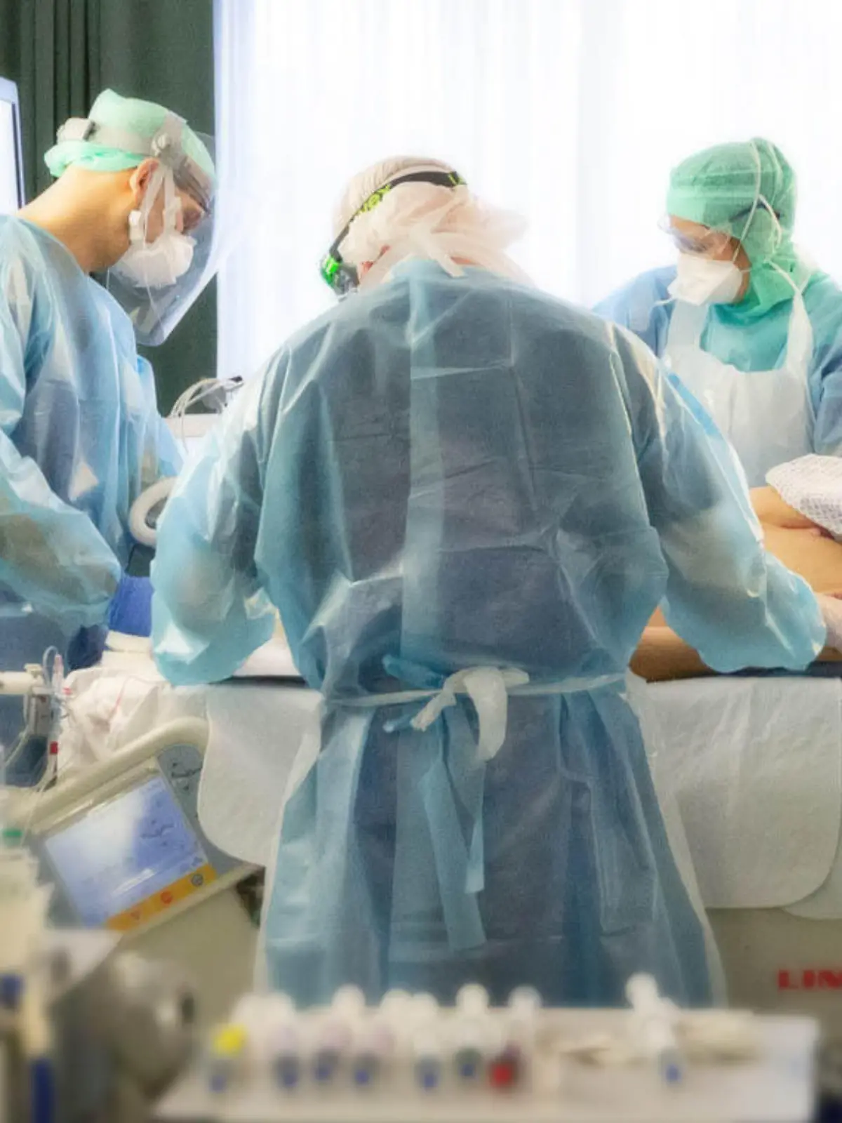 Corona-Intensivstation: Wer sind die Patienten? Alter, Impfstatus & Beatmung