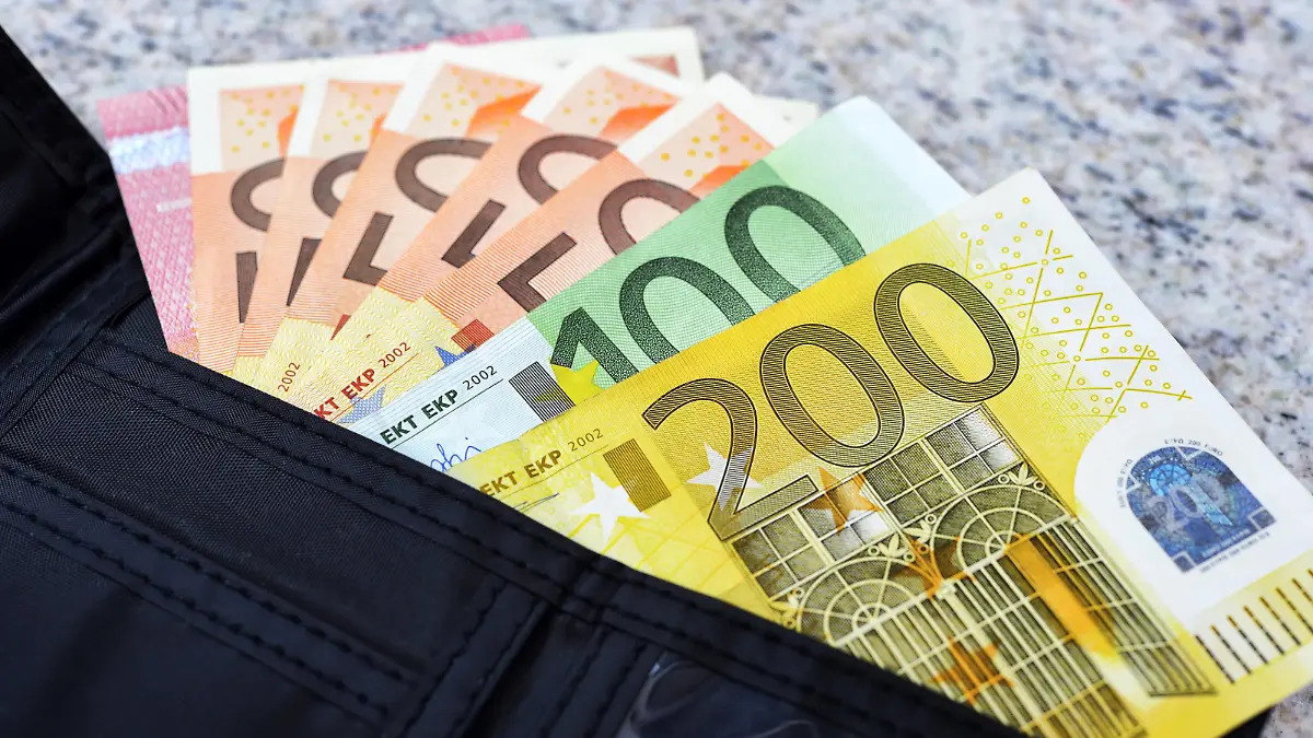 Geldbörse mit 560 Euro Grundeinkommen

Purse with 560 Euro Basic income  