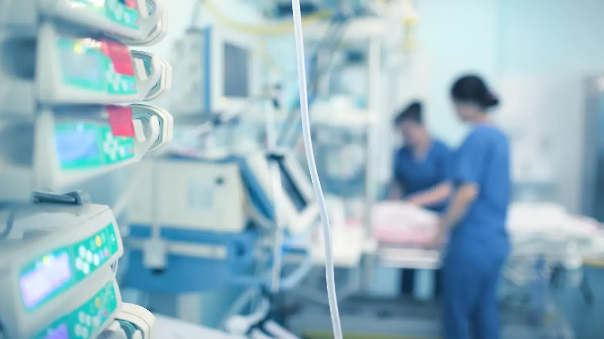 Working nurses in the CCU.