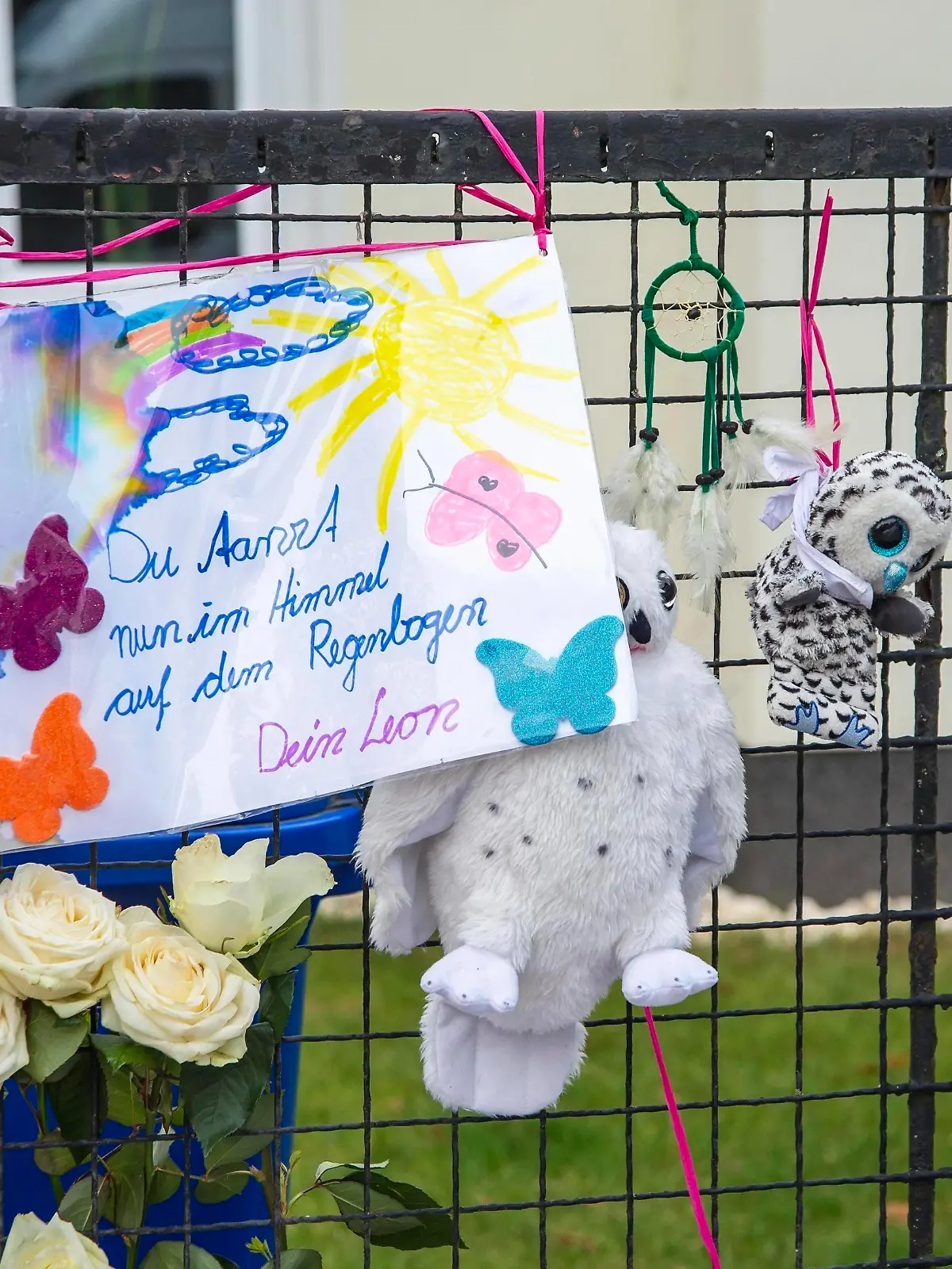  08 . 12 . 2021 , Brandenburg / Königs Wusterhausen / Senzig : In diesem Haus in Senzig wurden die Leichen von drei Kindern und deren Eltern gefunden . Die Ermittlungen der Polizei dauern noch an .