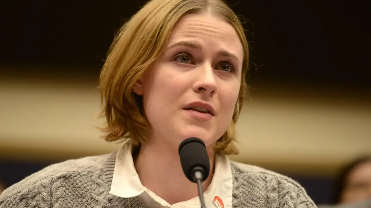 Evan Rachel Wood bei Anhörung zu sexuellen Übergriffen Actress, rape survivor and advocate Evan Rachel Wood makes remarks as she testifies before the House Subcommittee on Crime, Terrorism, Homeland Security and Investigations hearing, February 27, 2018, on Capitol Hill, in Washington, DC. Wood appeared before the panel to support the Survivors Bill of Rights Act of 2016 for sexual assault victims. PUBLICATIONxINxGERxSUIxAUTxHUNxONLY WAP20180227507 MIKExTHEILER